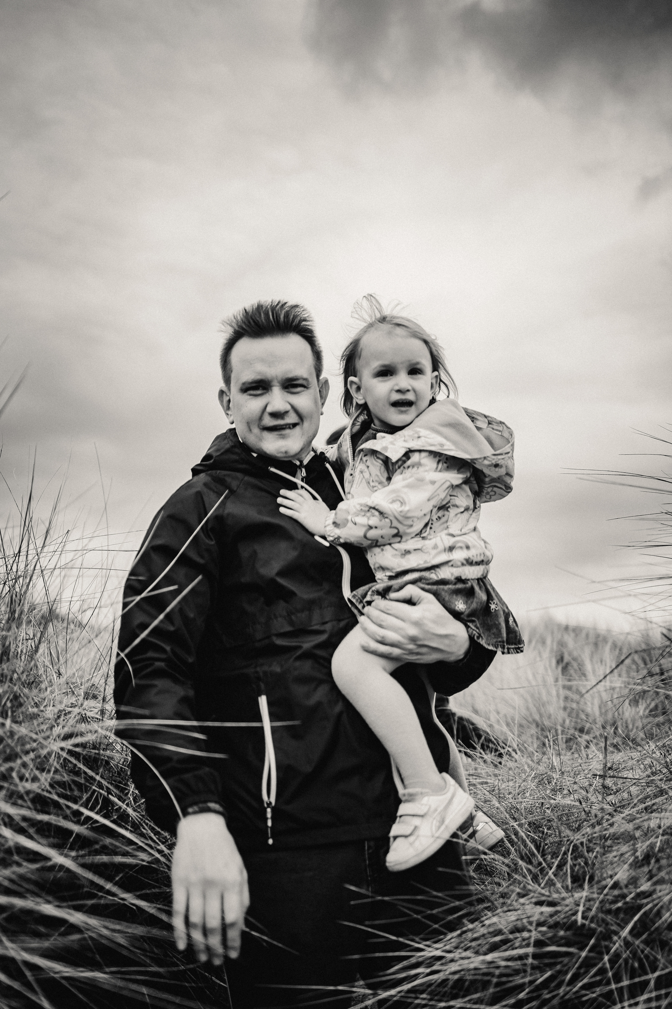 Family on the Balmedee Beach Aberdeen. Family and kids photographer in Aberdeen UK Lyubov Popova