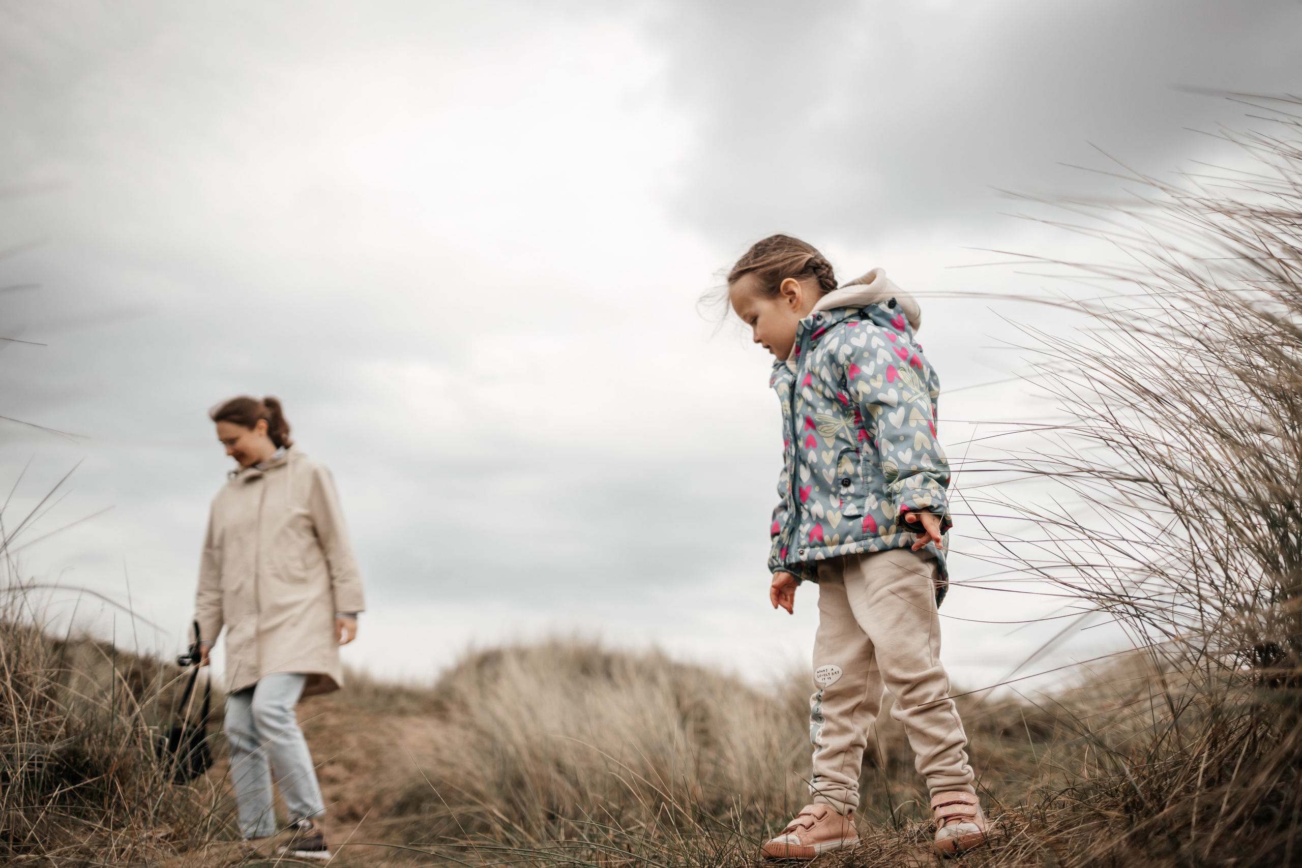 Family on the Balmedee Beach Aberdeen. Family and kids photographer in Aberdeen UK Lyubov Popova