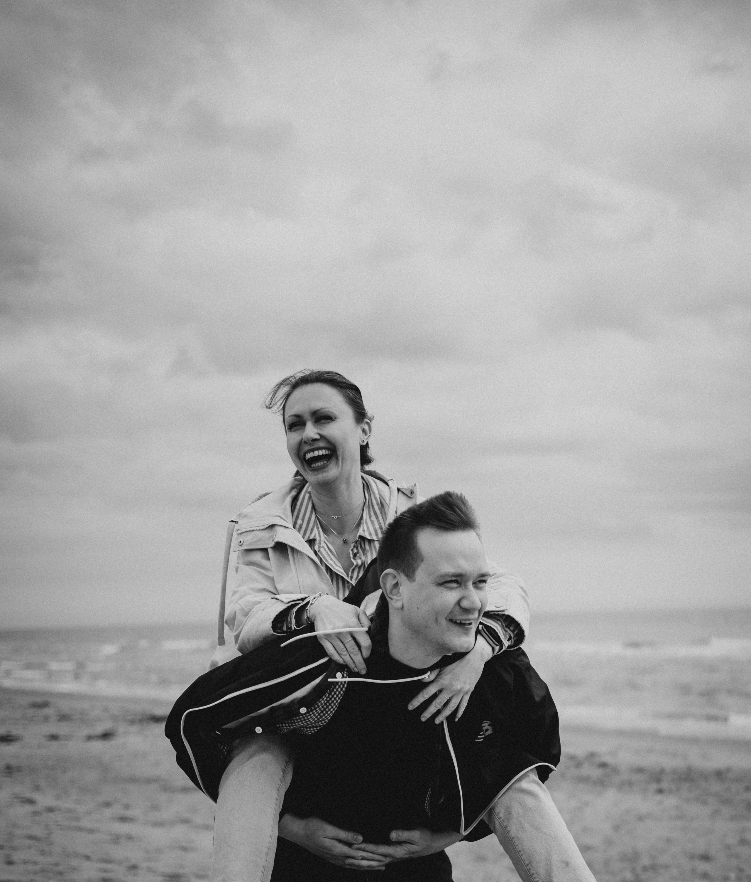 Family on the Balmedee Beach Aberdeen. Family and kids photographer in Aberdeen UK Lyubov Popova