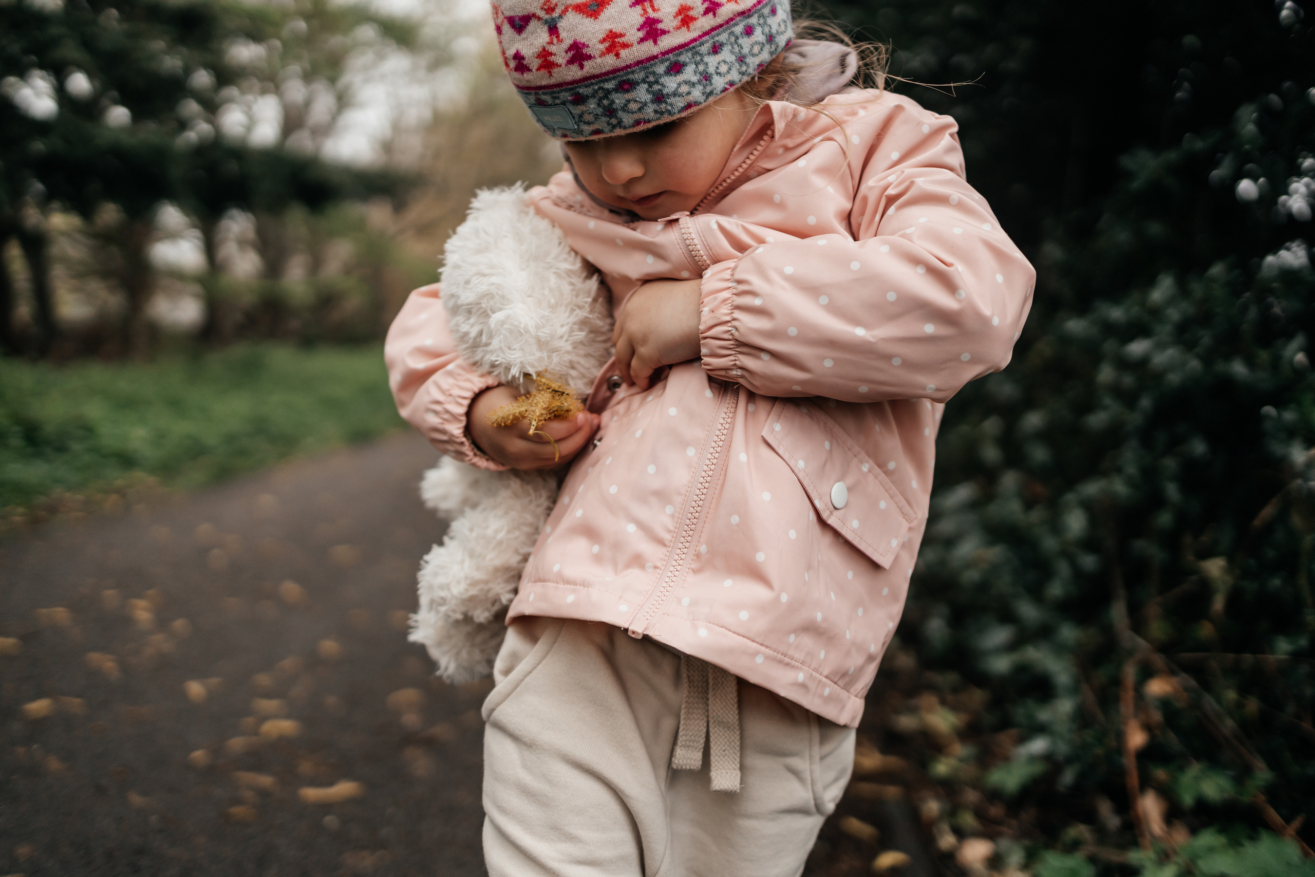 Walking with kids. Family and kids photographer in Aberdeen UK Lyubov Popova