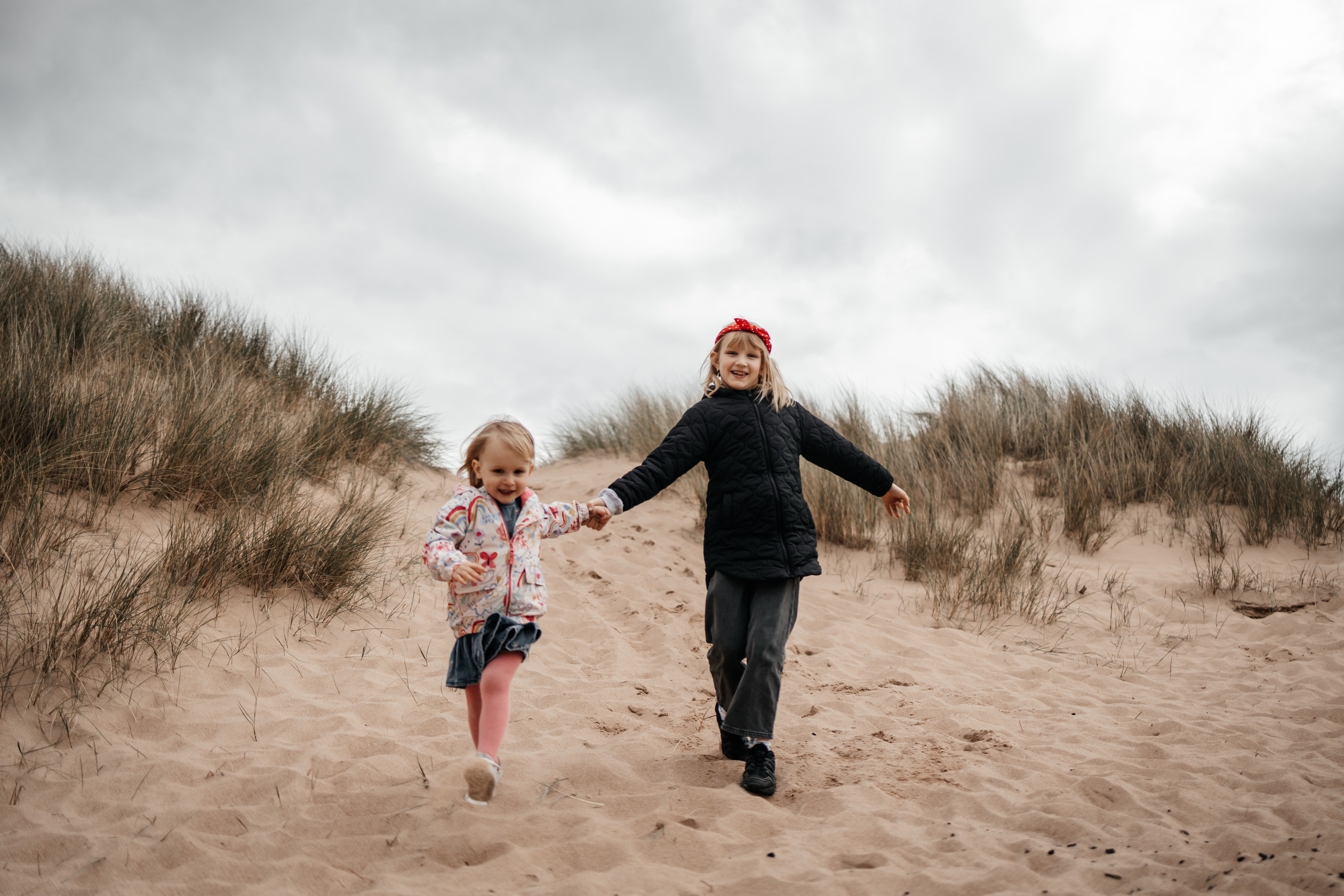 Family on the Balmedee Beach Aberdeen. Family and kids photographer in Aberdeen UK Lyubov Popova