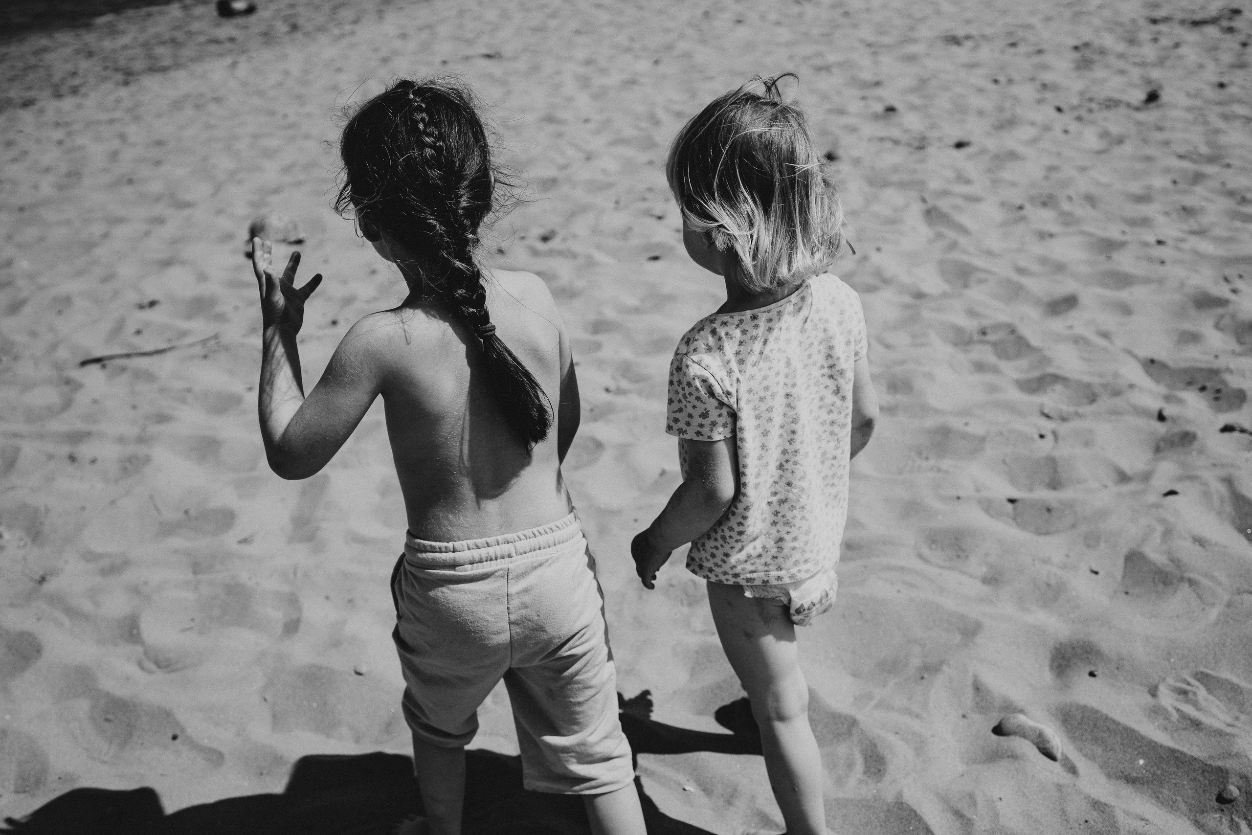 Walking with kids. Family and kids photographer in Aberdeen UK Lyubov Popova