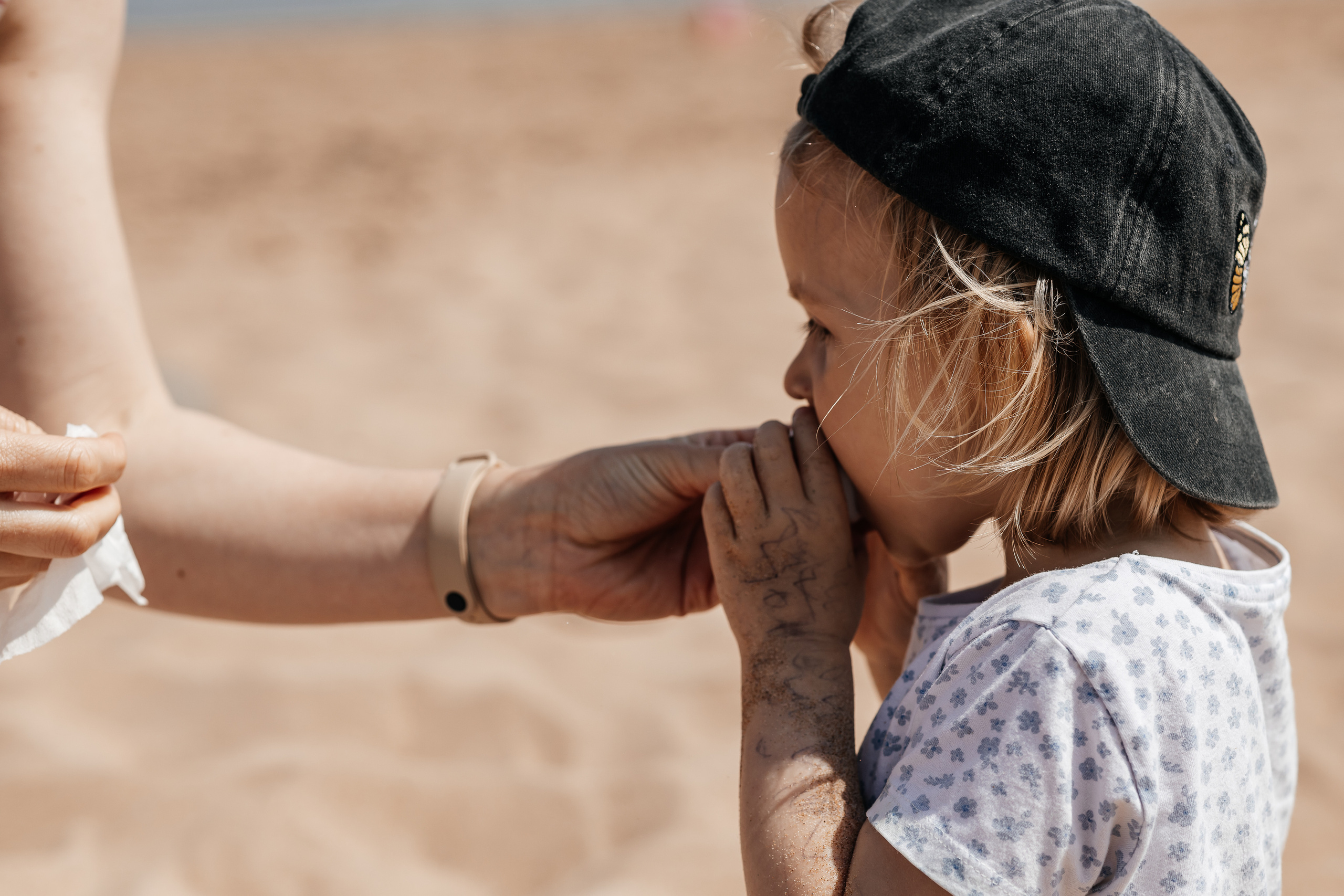 Walking with kids. Family and kids photographer in Aberdeen UK Lyubov Popova