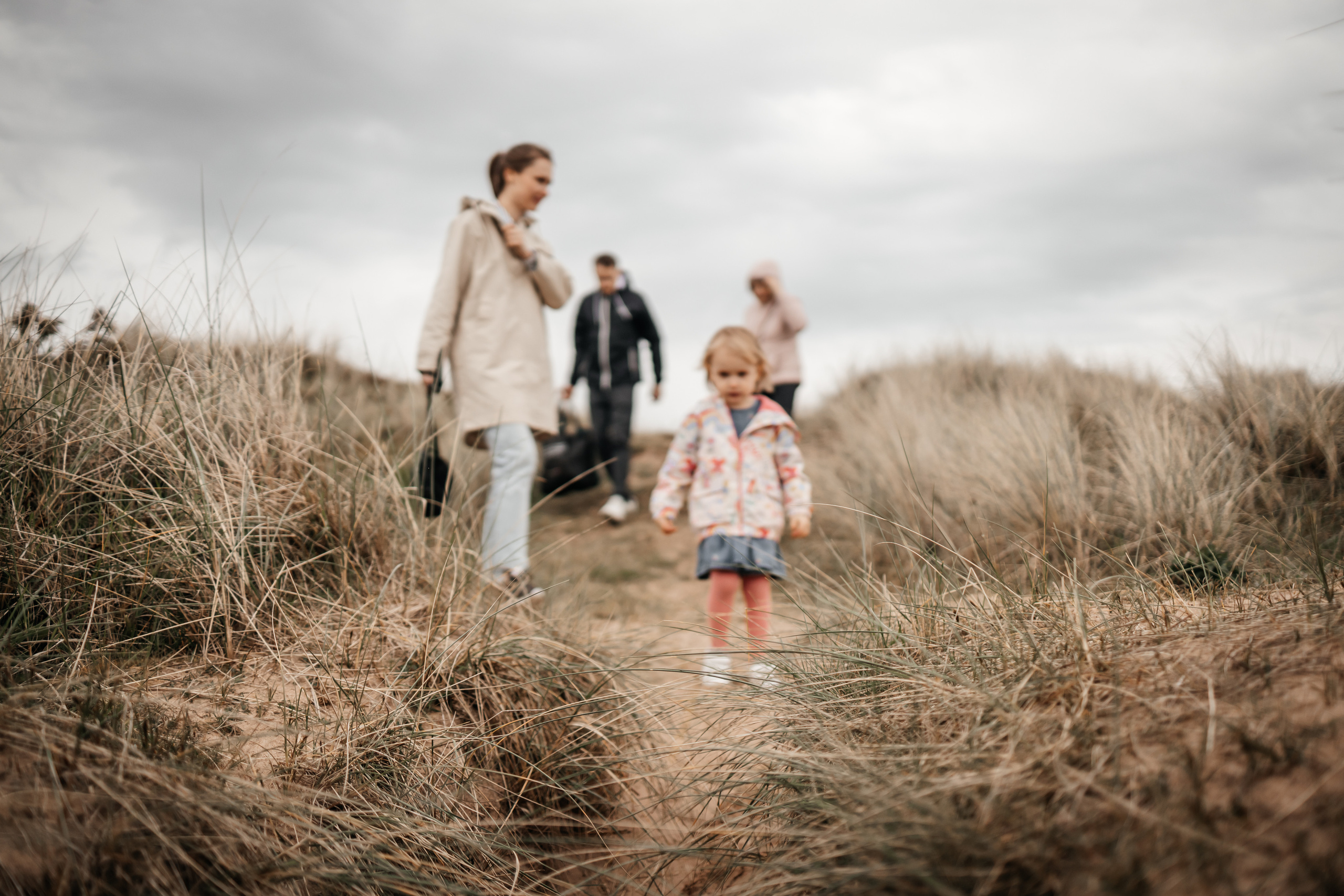 Family on the Balmedee Beach Aberdeen. Family and kids photographer in Aberdeen UK Lyubov Popova