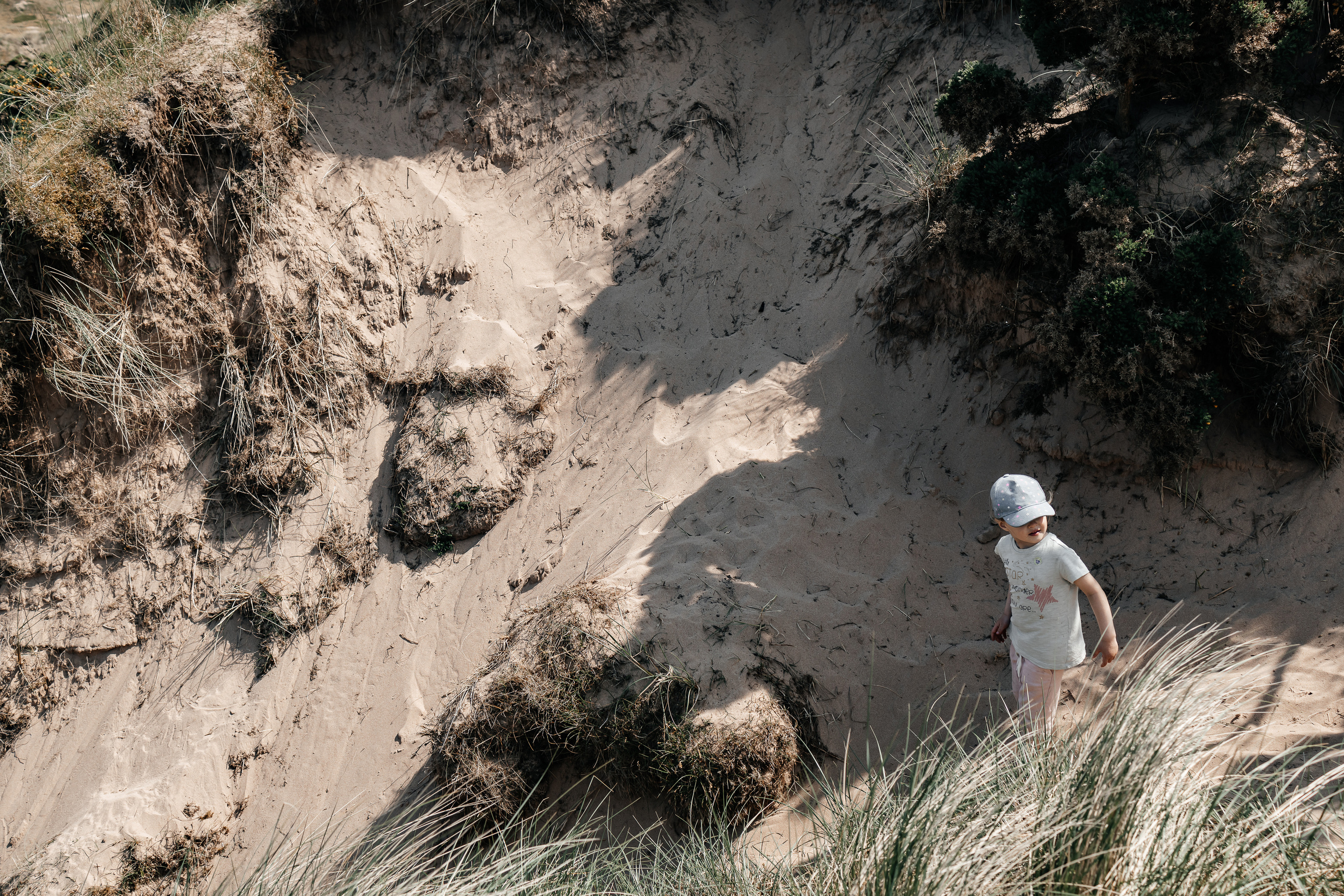 Walking with kids. Family and kids photographer in Aberdeen UK Lyubov Popova