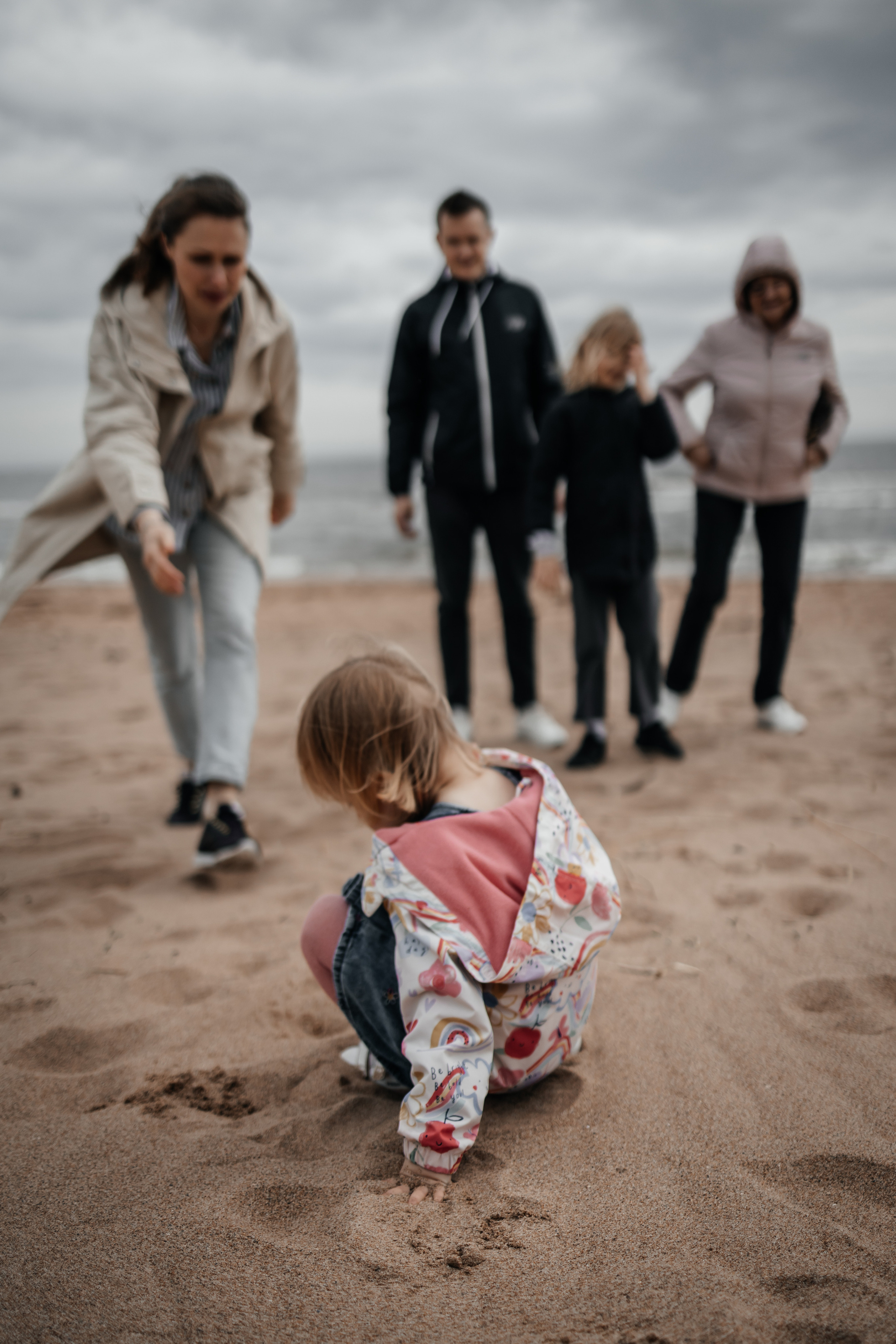 Family on the Balmedee Beach Aberdeen. Family and kids photographer in Aberdeen UK Lyubov Popova
