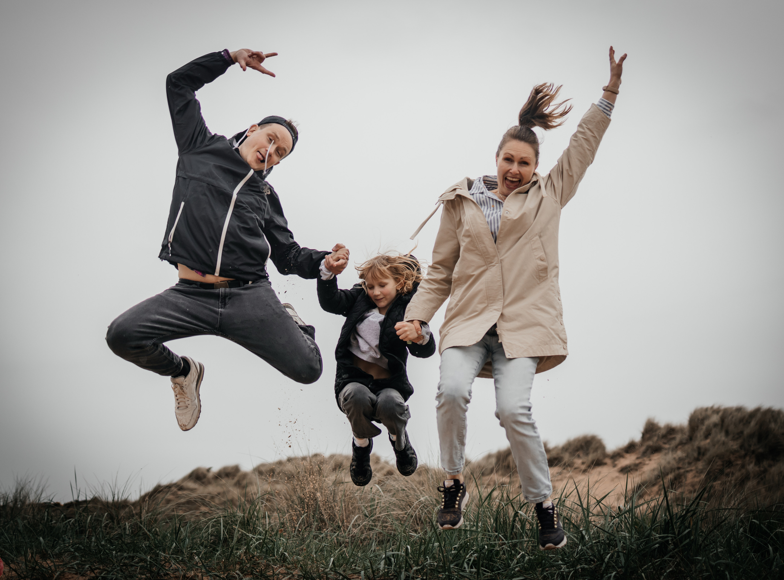 Family on the Balmedee Beach Aberdeen. Family and kids photographer in Aberdeen UK Lyubov Popova