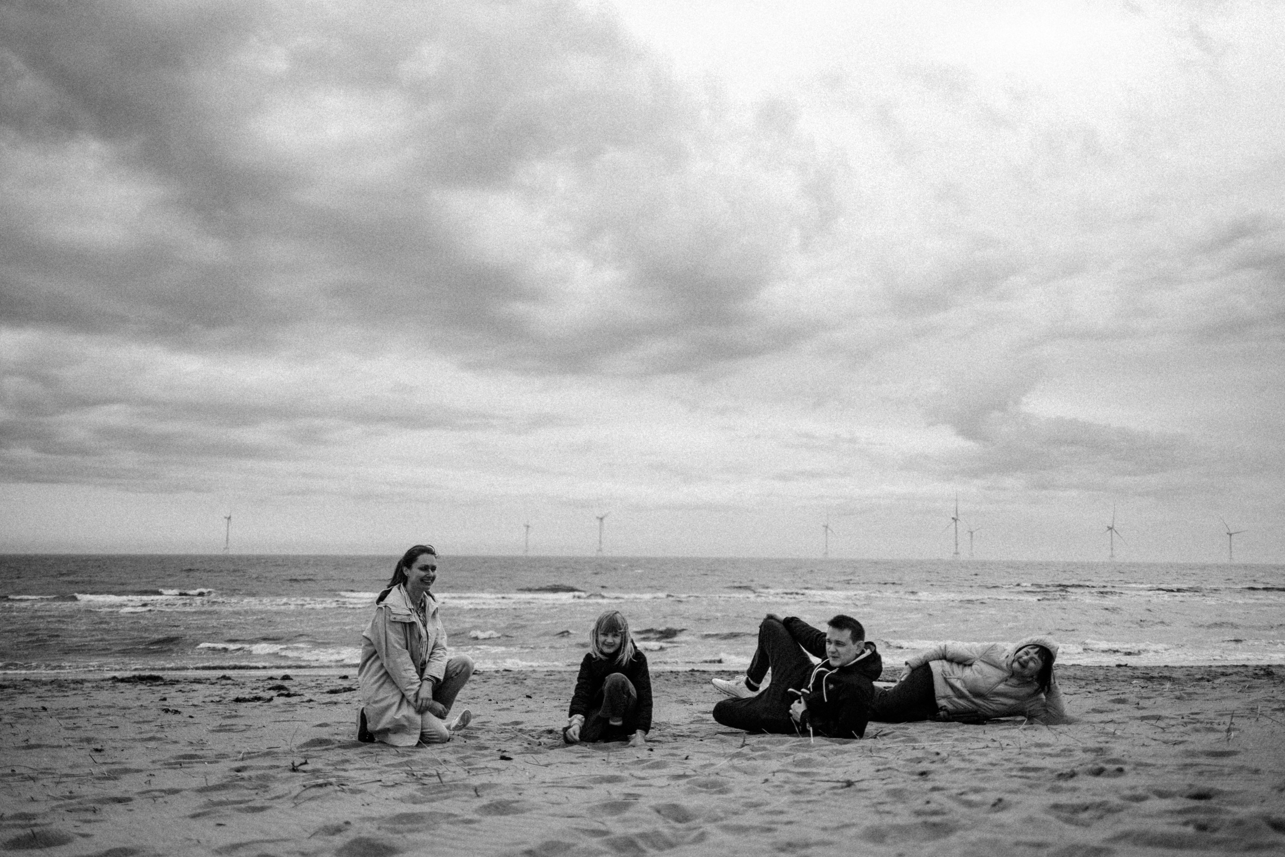 Family on the Balmedee Beach Aberdeen. Family and kids photographer in Aberdeen UK Lyubov Popova