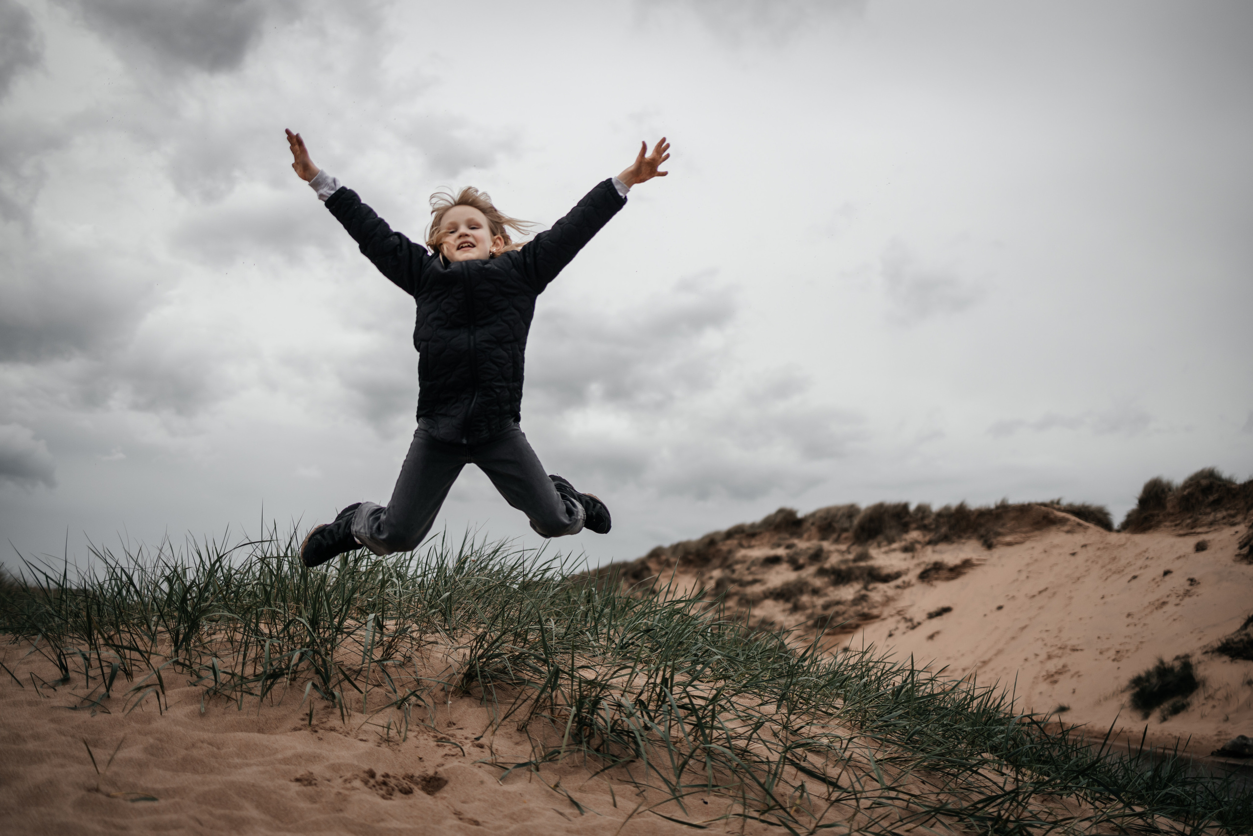 Family on the Balmedee Beach Aberdeen. Family and kids photographer in Aberdeen UK Lyubov Popova