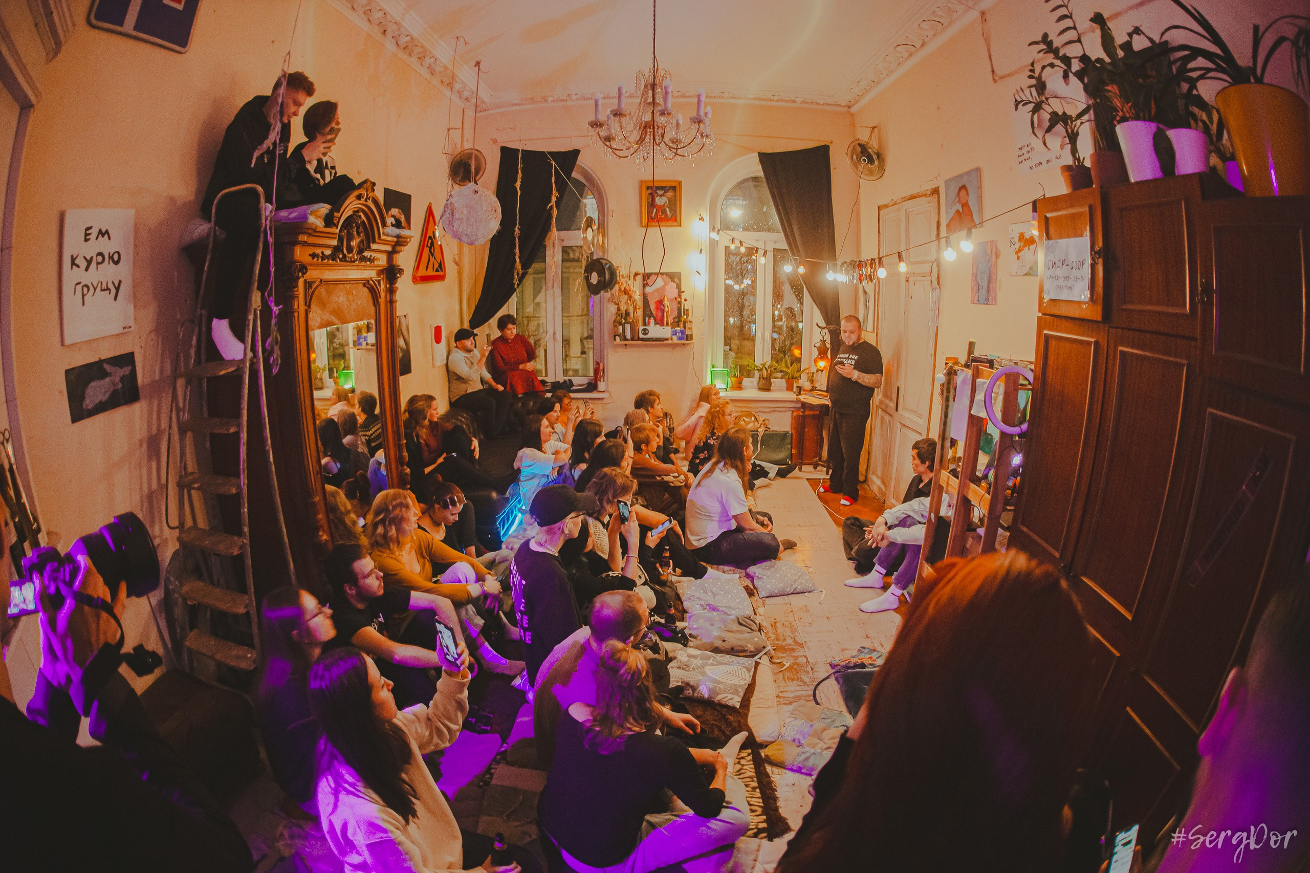 Рома Гонза, Ваня Пинженин, Квартирник у Мищенко, поэты, стихи, совершеннолетие, Санкт-Петербург, Питер, 16.11.2024, SergDor, 16 ноября 2024 года, #SergDor