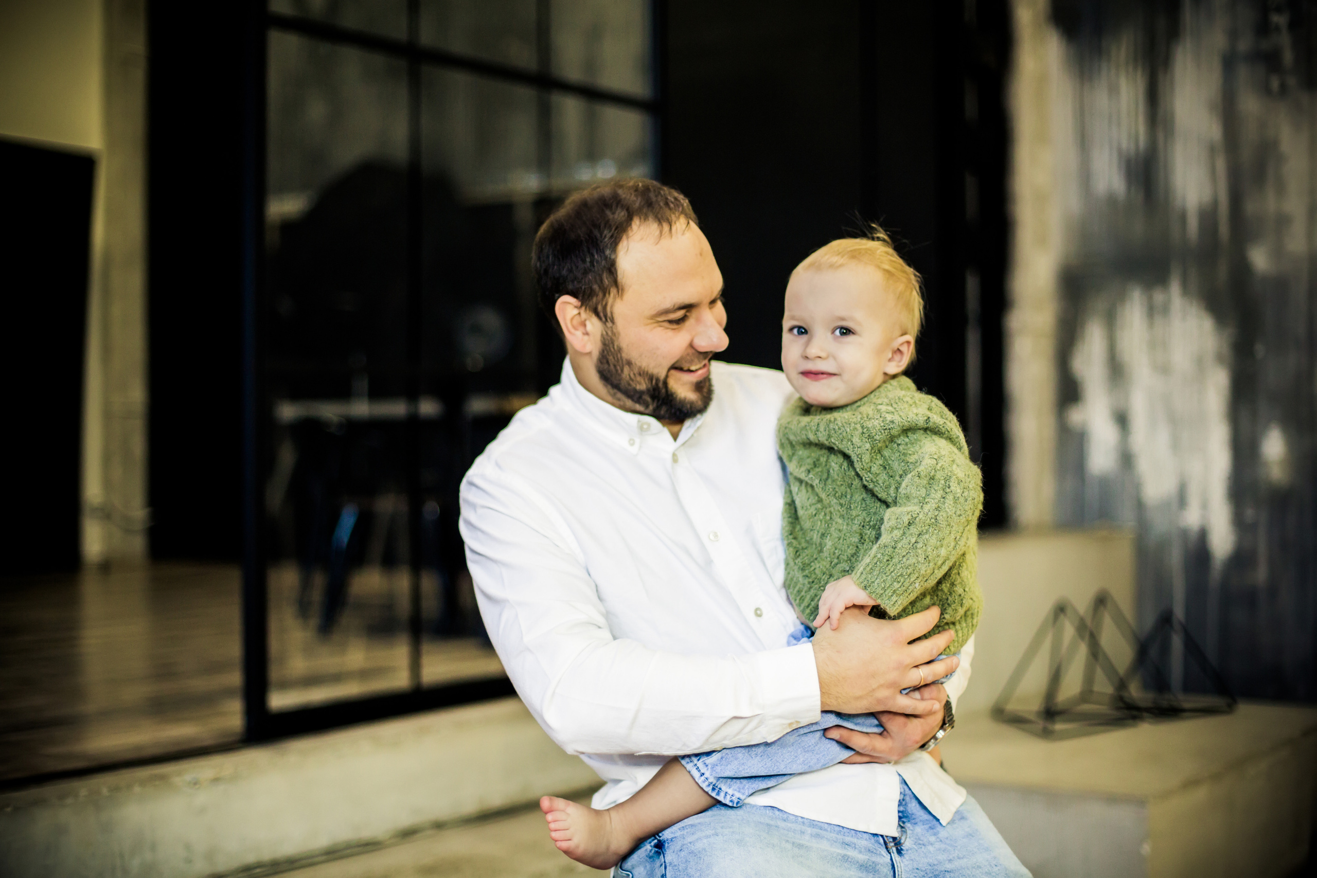 Фотосессия отца с маленьким сыном в студии. Детский, свадебный и семейный фотограф Юлия Курбатова, Санкт-Петербург