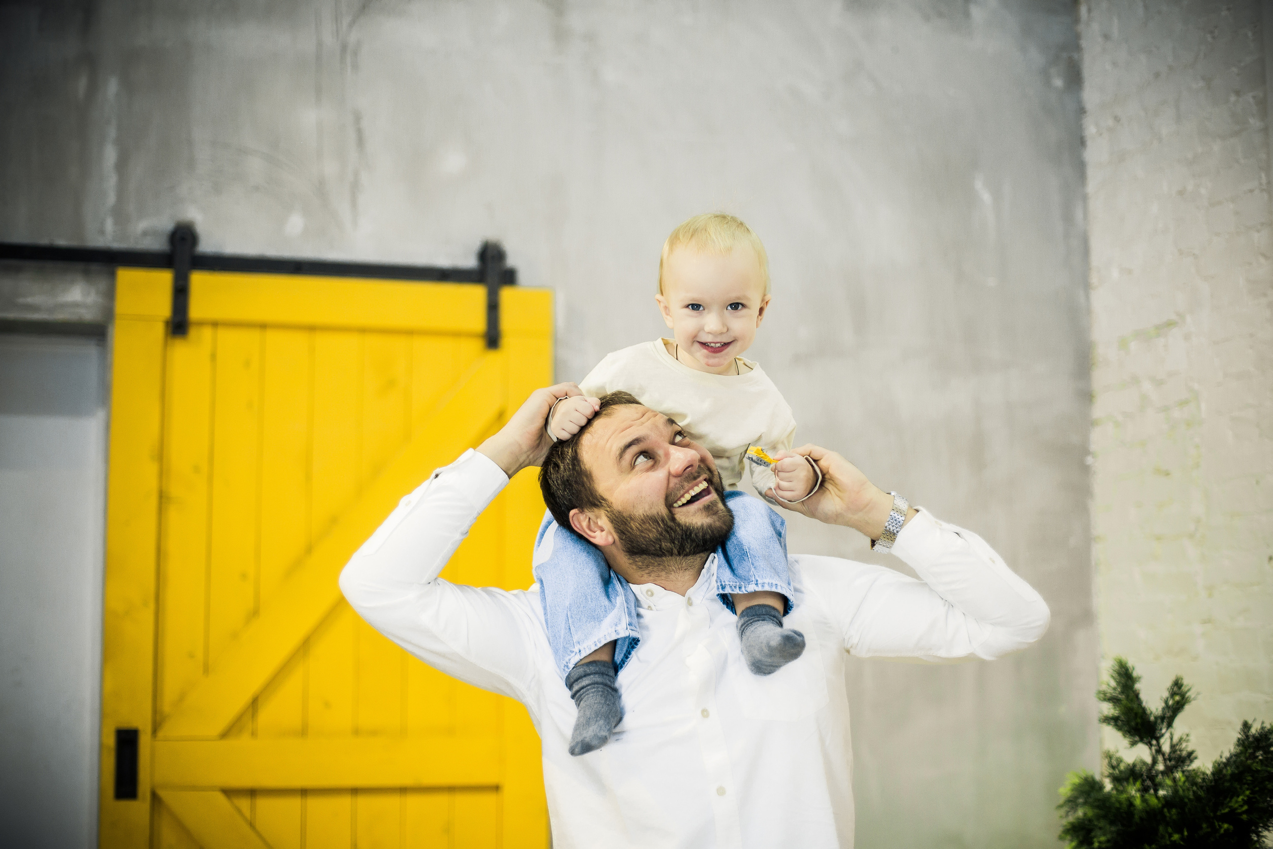 Фотосессия отца с маленьким сыном в студии. Детский, свадебный и семейный фотограф Юлия Курбатова, Санкт-Петербург
