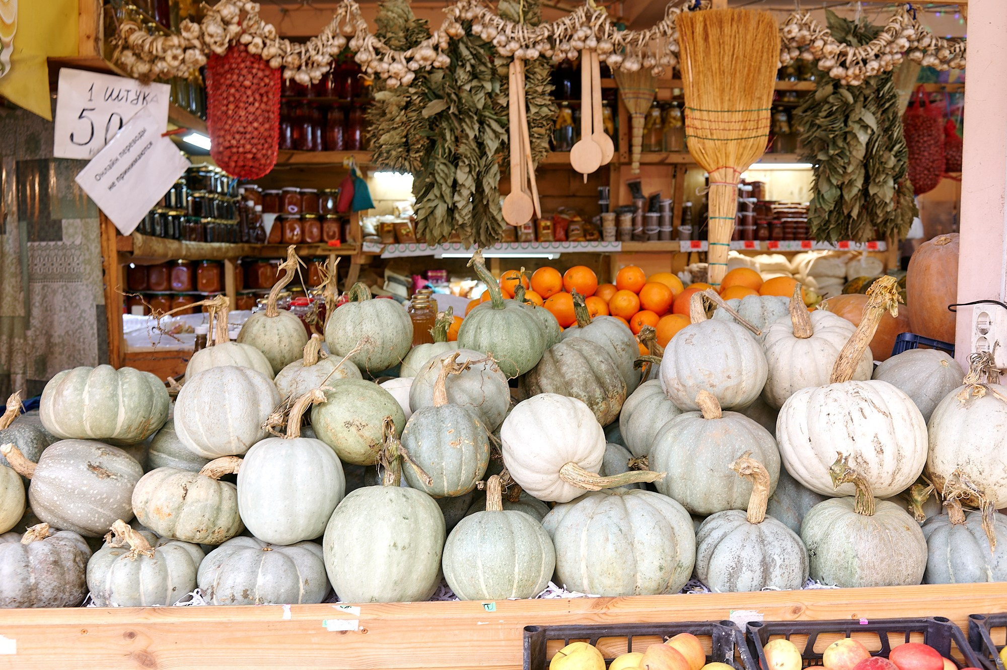 Гагра, Абхазия. Декабрь 2024. Фотографии отовсюду и обо всем