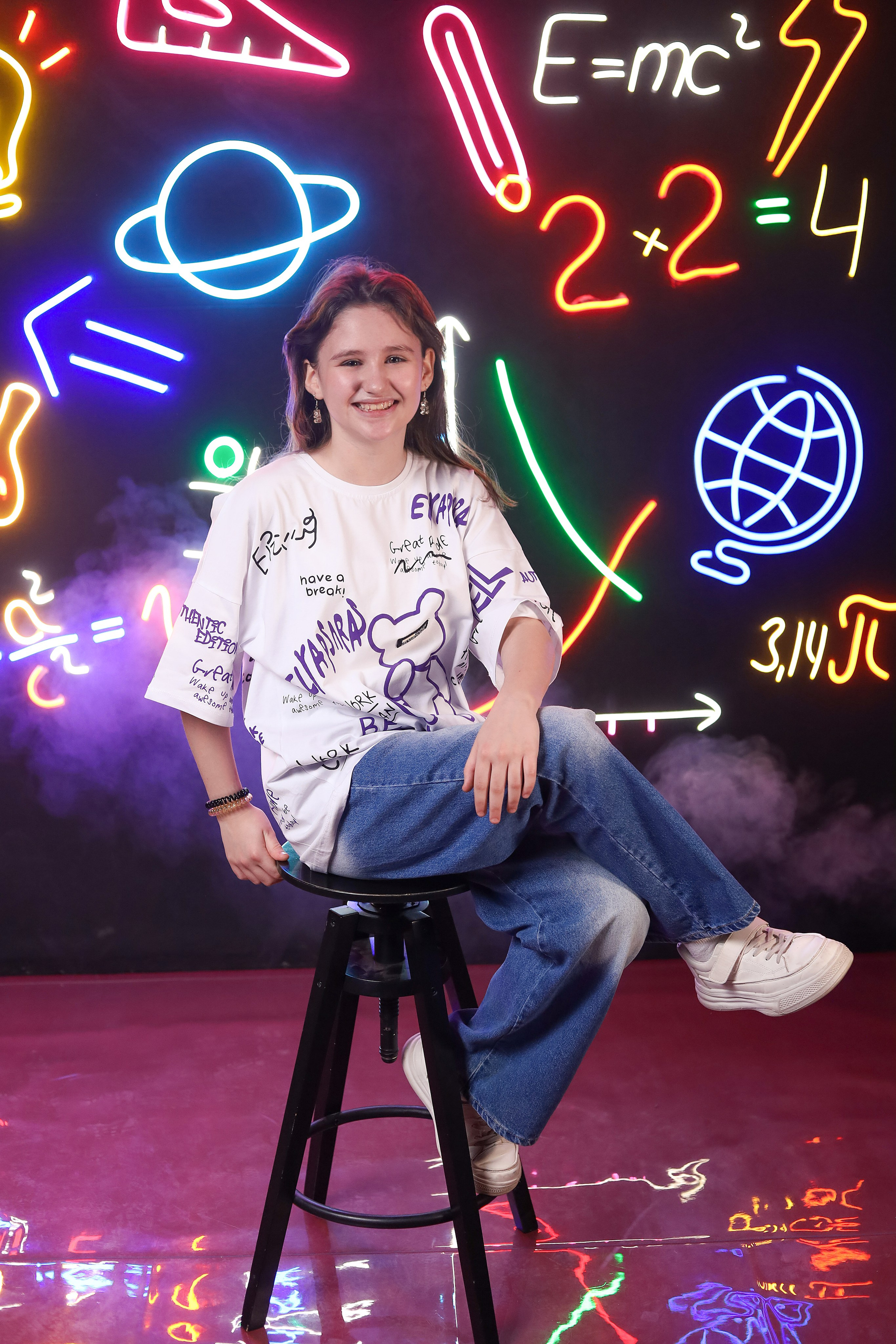 Выпускной альбом "Неон". Выпускные альбомы в Тюмени для школ, садов, вузов спортивных секций