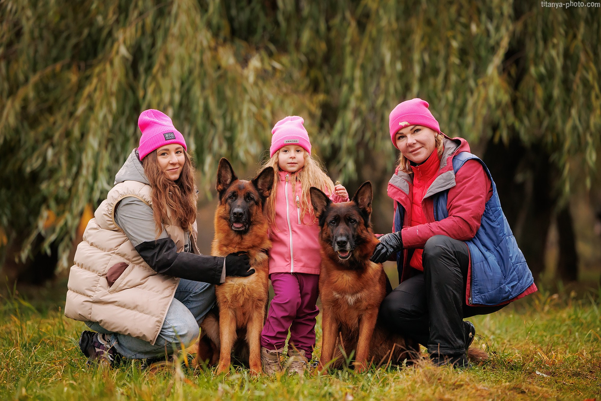 Вика, Даша и их четвероногие друзья: Де Орсе Мак Флай Онли Ю, Устина и Барселона. Фотограф собак, фотограф-анималист Аня Титова (Titanya). Москва
