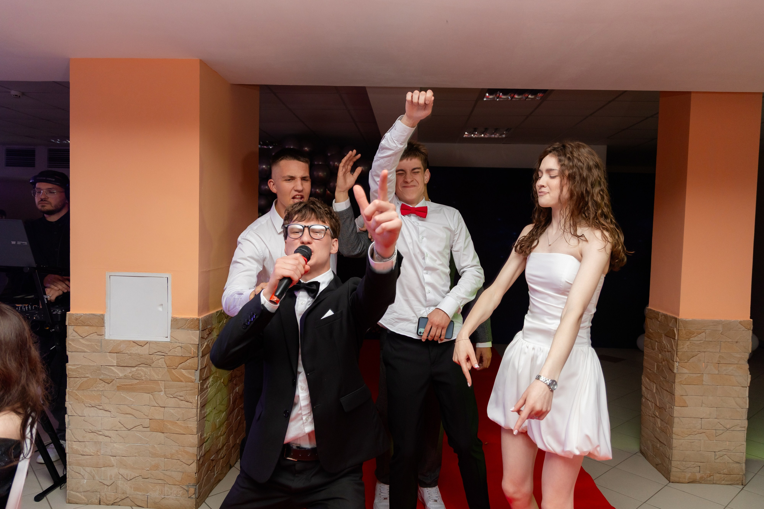 Школьный выпускной 2025 год в Минске, Беларуси. Свадебный фотограф в Минске/Беларуси Сергей Спиридонов