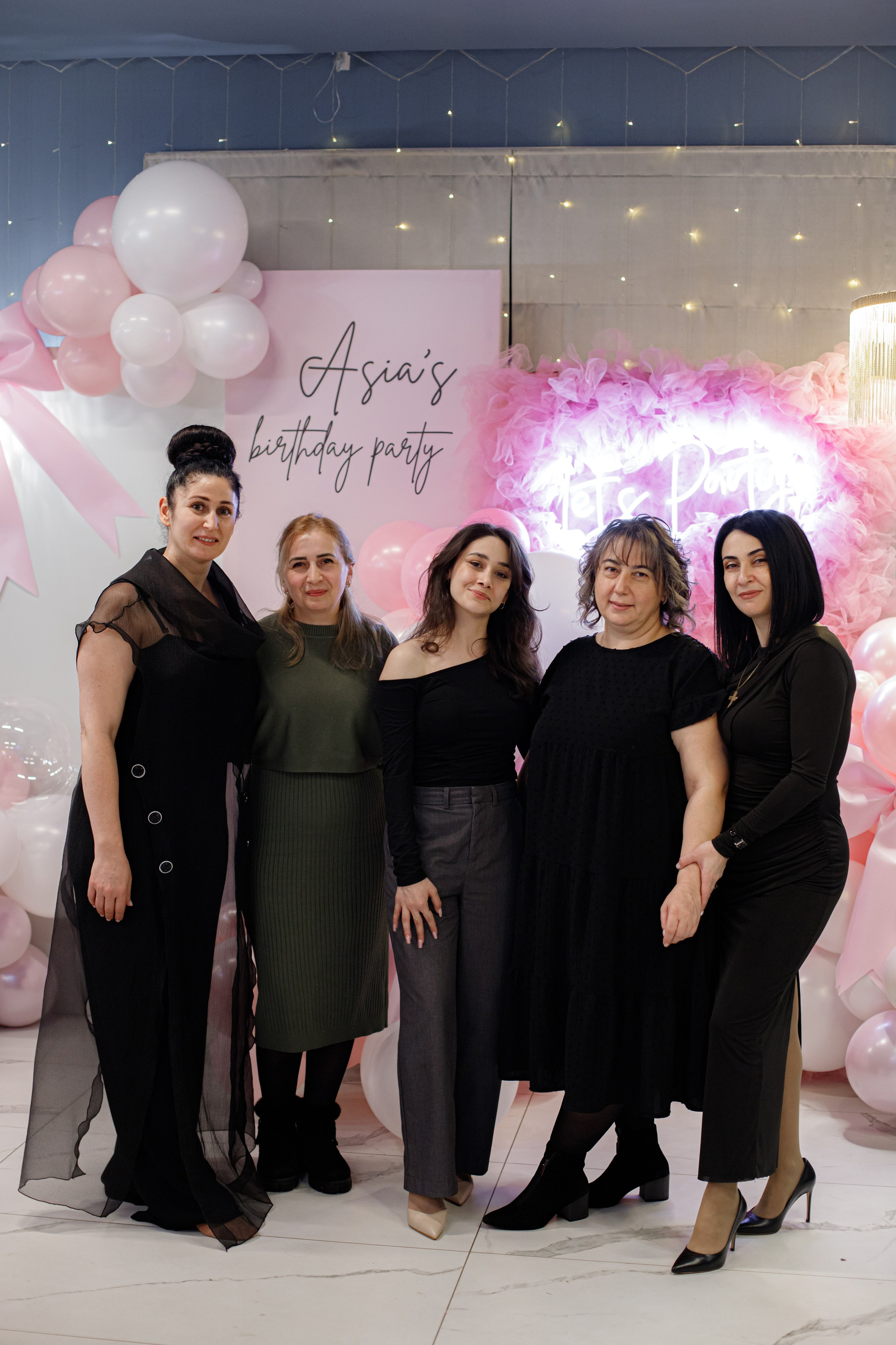 ASIA'S BIRTHDAY PARTY. Photokarish