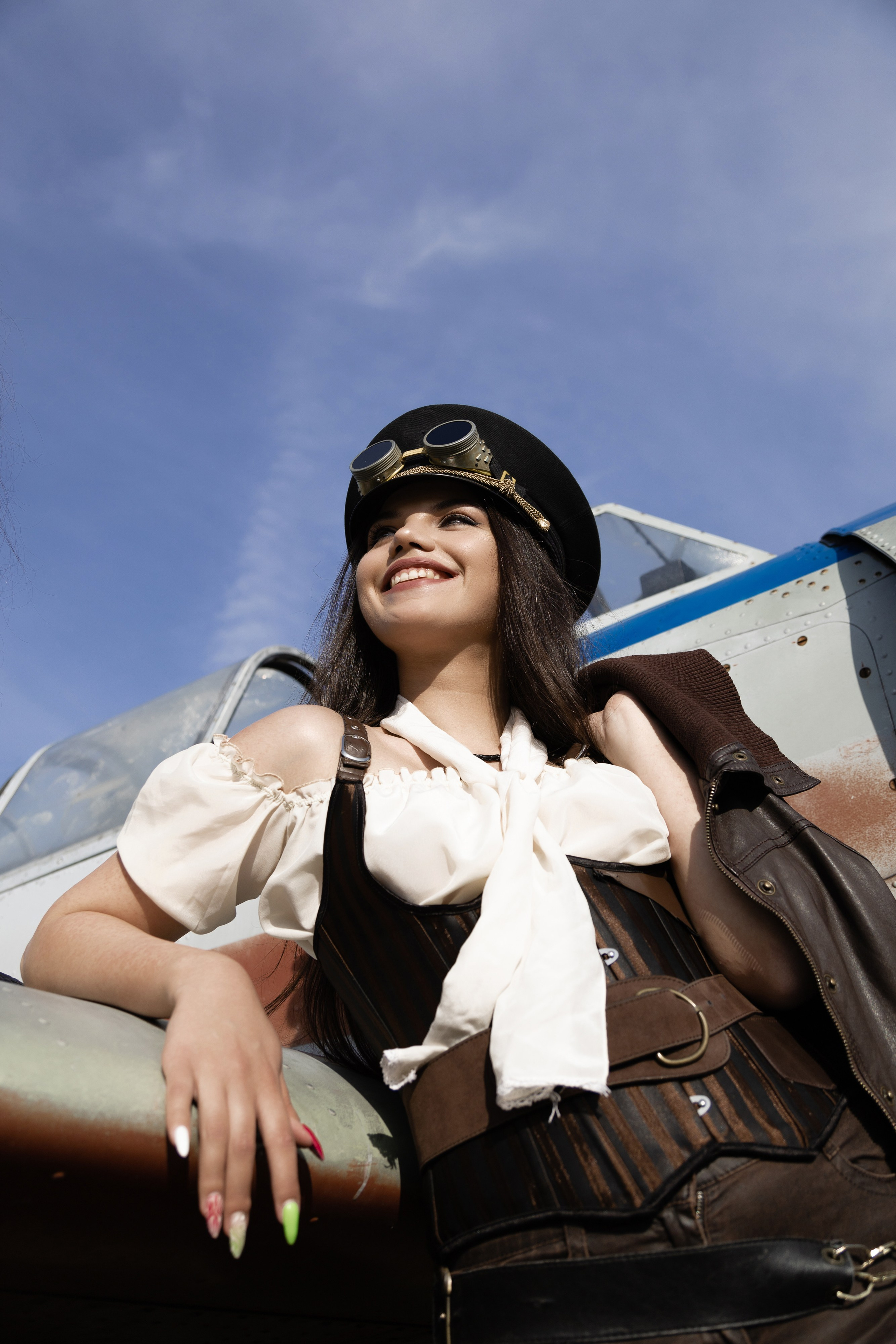 Стилизированная часовая фотосессия на аэродроме с самолетом