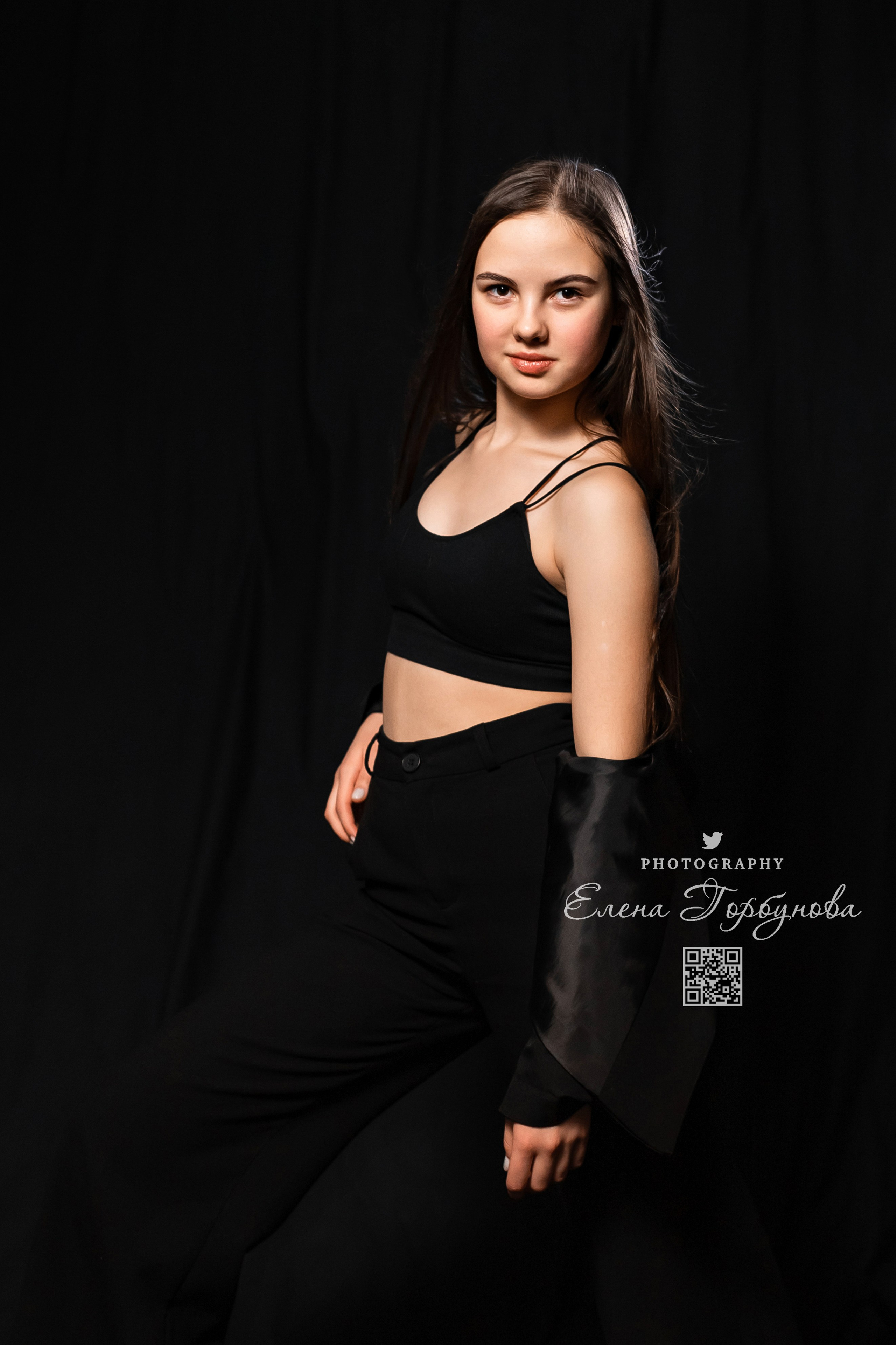 Моя студия. Полина и стул. Январь 2024. Фотограф Пермь. Свадьбы. Семья и дети, школа, д. сад. Фотокниги