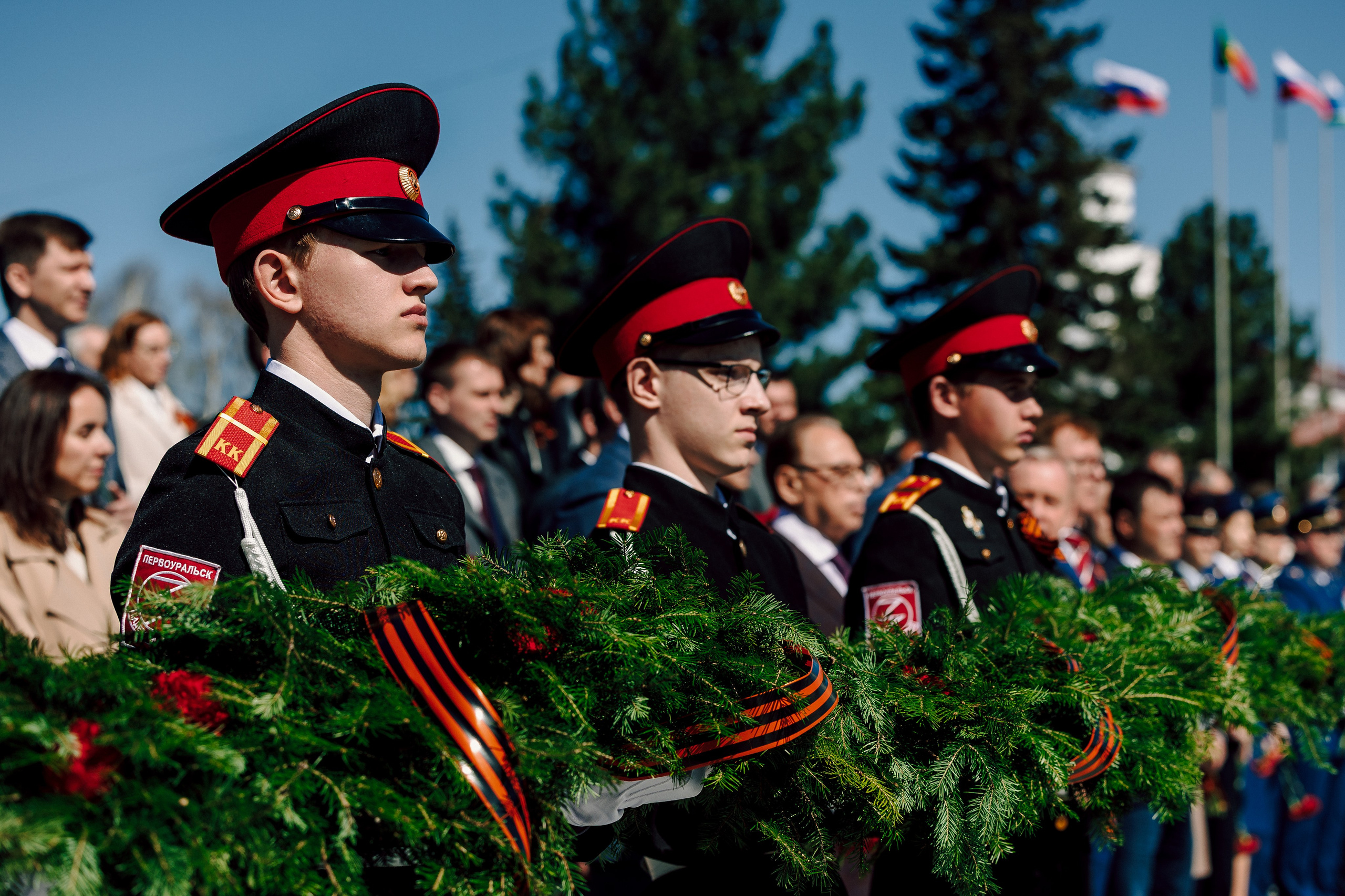 Торжественный митинг, посвящённый открытию Мемориала Славы воинам-новотрубникам. Лёшка Варзегов — фотограф