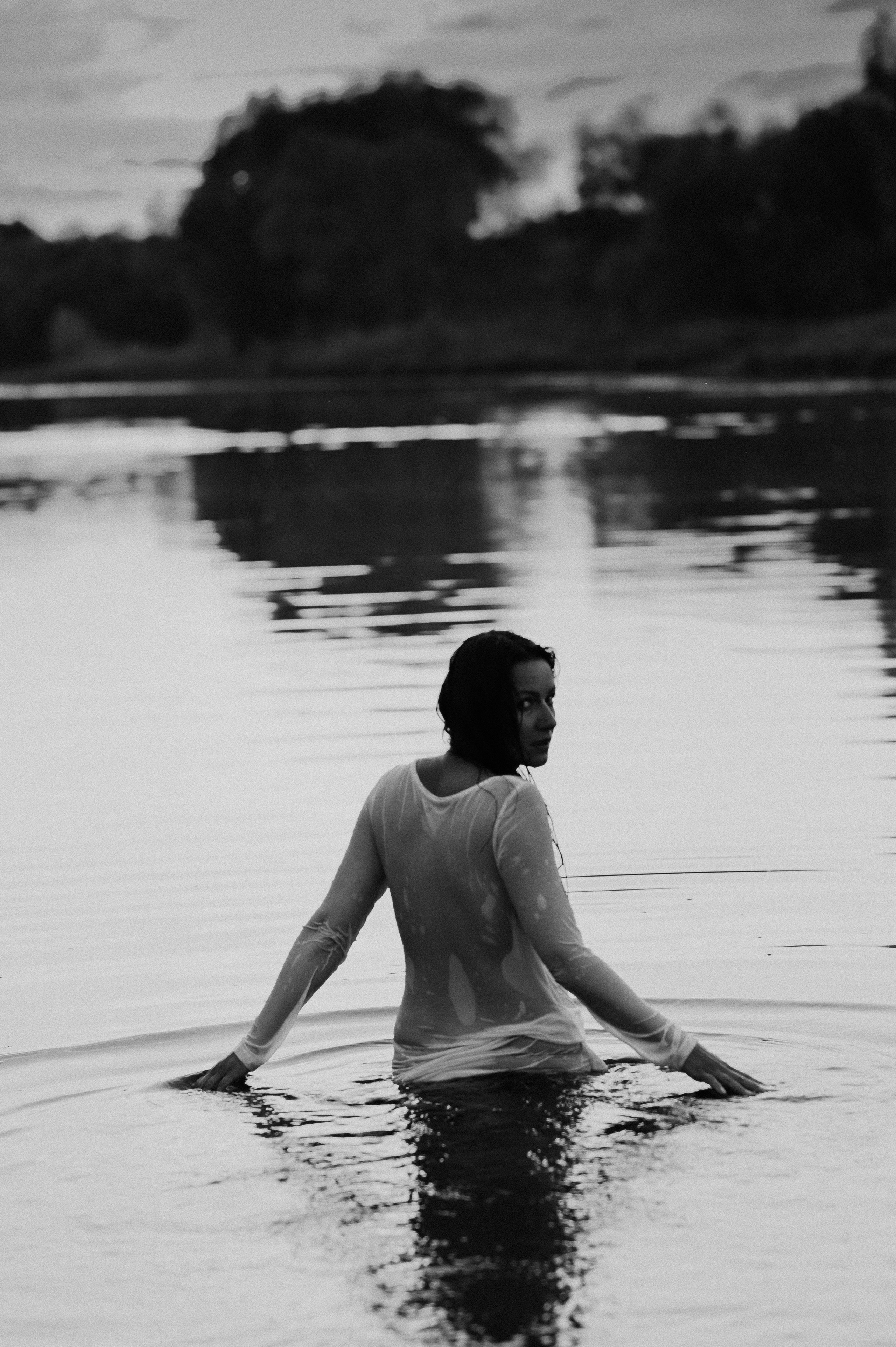 В воде на закате. Профессиональный фотограф в Рязани
