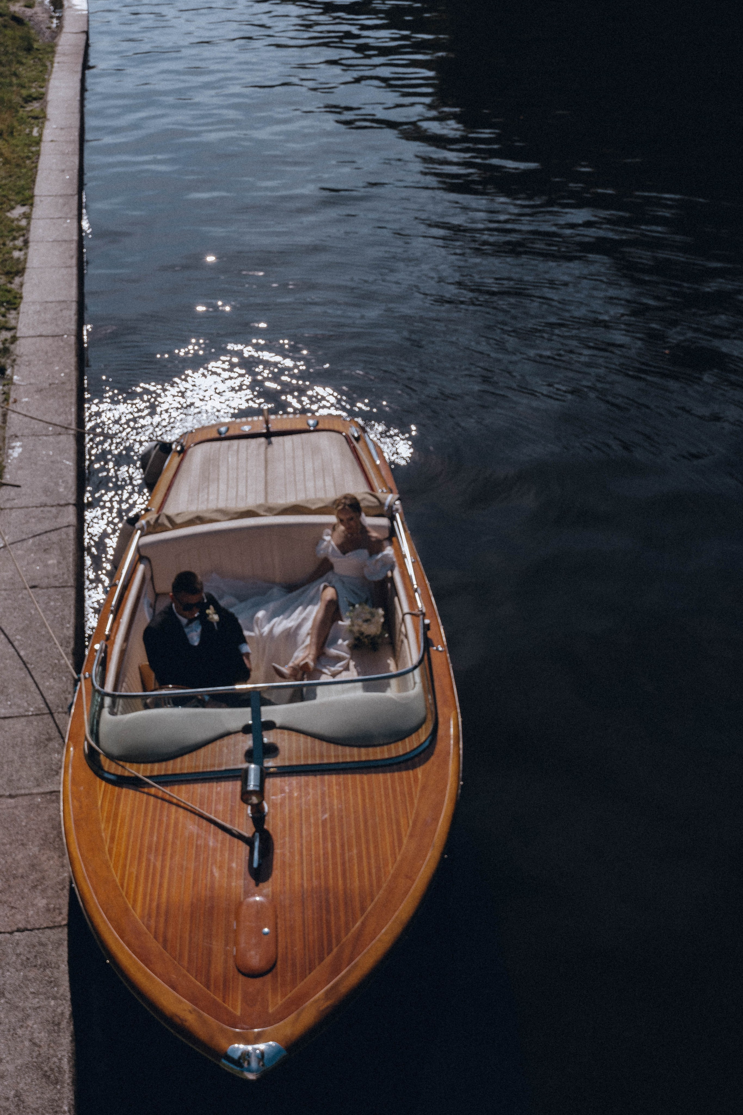 СВАДЕНБНАЯ СЬЕМКА НА КАТЕРЕ ПО КАНАЛАМ САНКТ-ПЕТЕРБУРГА И В АКВАТОРИИ НЕВЫ. Профессиональный фотограф, Санкт-Петербург — Виктория Богомолова