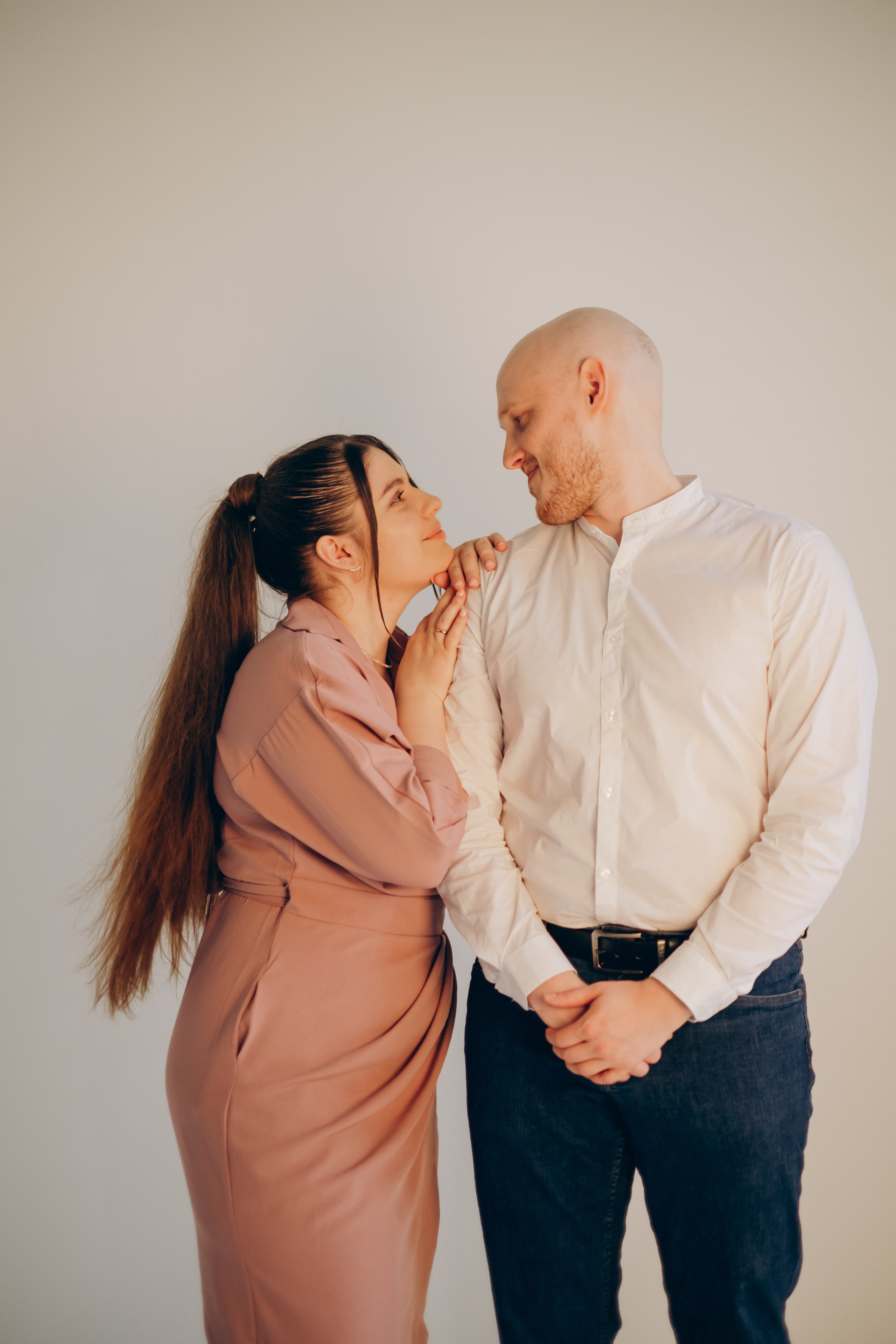 Фотосессия «День рождения» в минималистичной студии. Фотограф Новосибирск Анна Рождественская