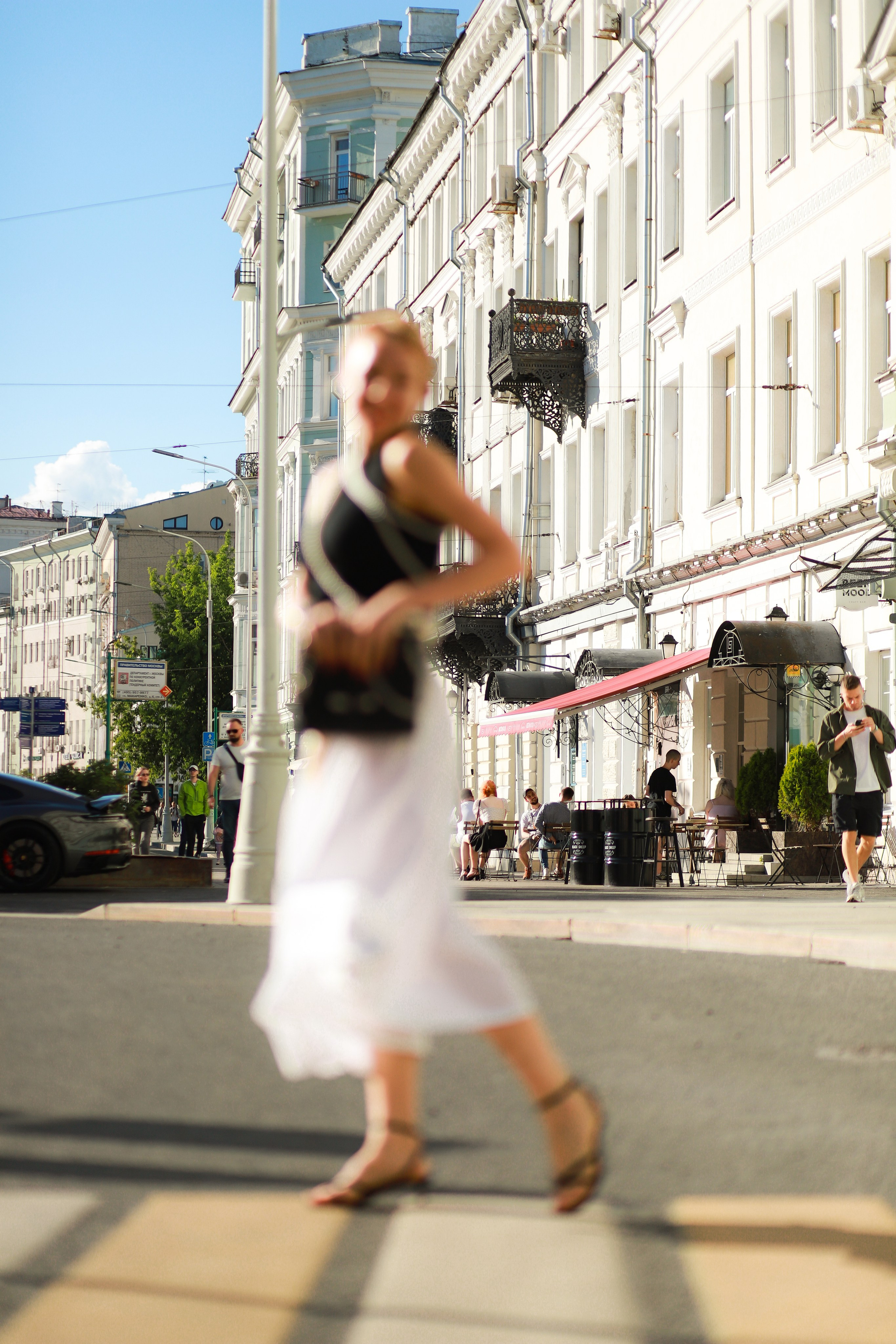 Эстетичные кадры на закате: девушка у Москвы-реки в парке «Зарядье» | Романтическая фотосессия. Фотограф на Шри-Ланке