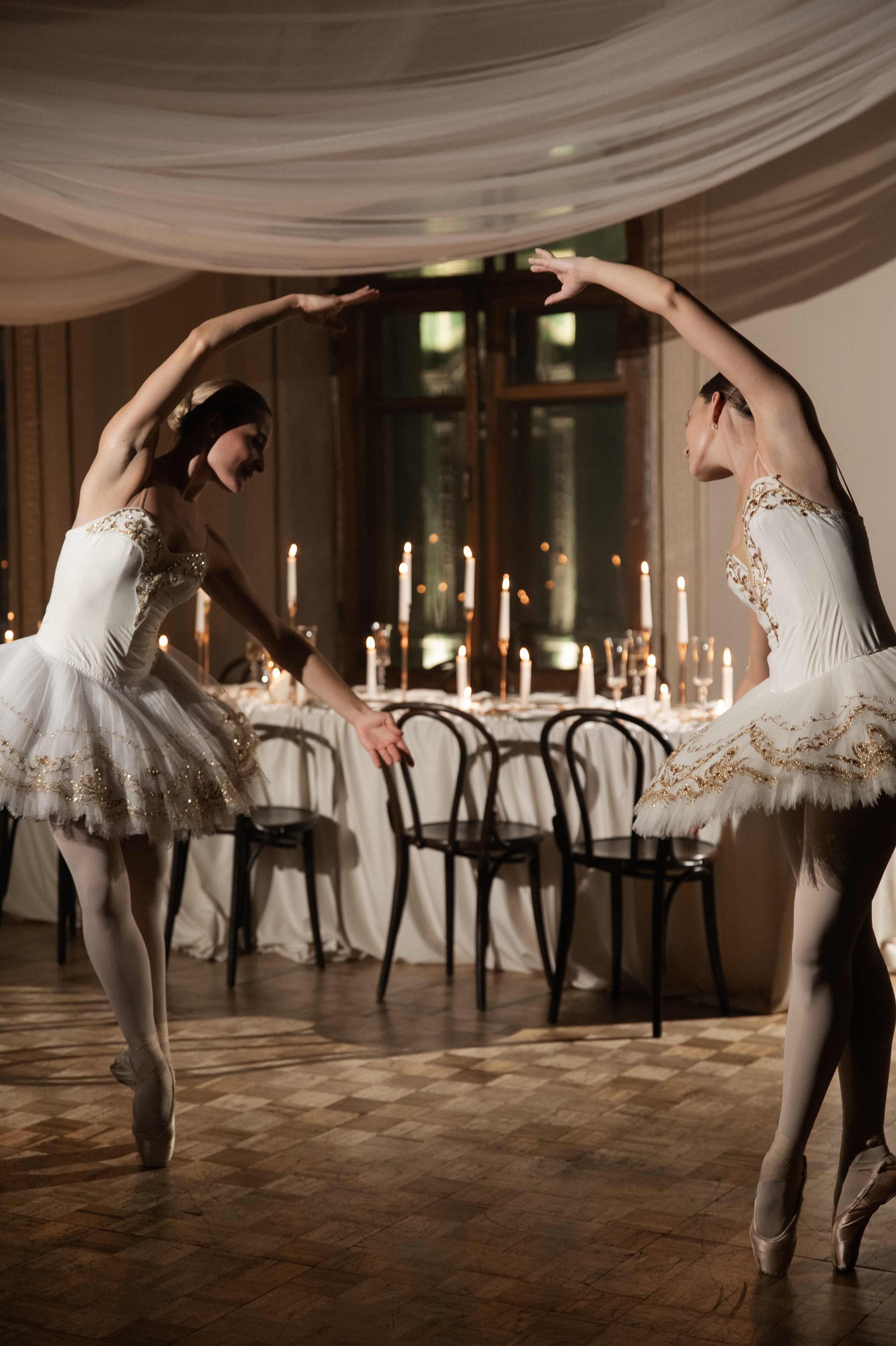 Камерный свадебный ужин при свечах в старинном особняке в фотостудии 21. Kult. Ярослава Ерина — свадебный фотограф в Москве