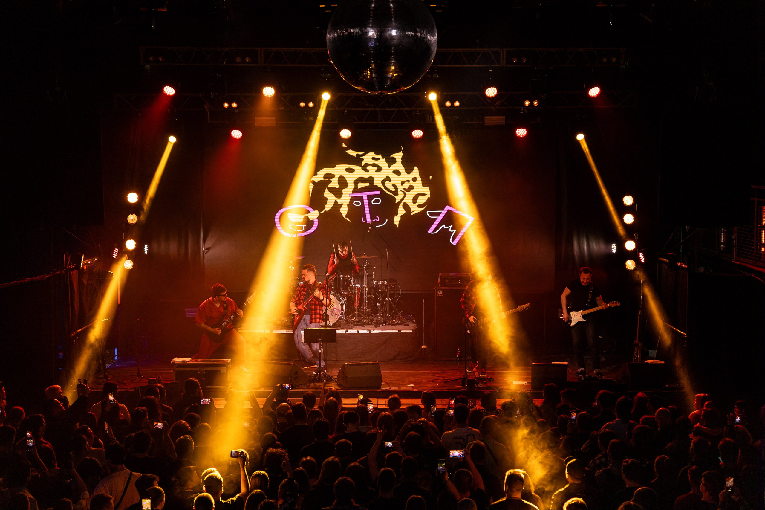 Фото концерта Александра Пушного и ОТП Студио в Свобода концерт холл. Репортажный фотограф Екатеринбург | Яркий, качественный репортаж | Концерты, клубы, репортаж, праздники, корпоративы