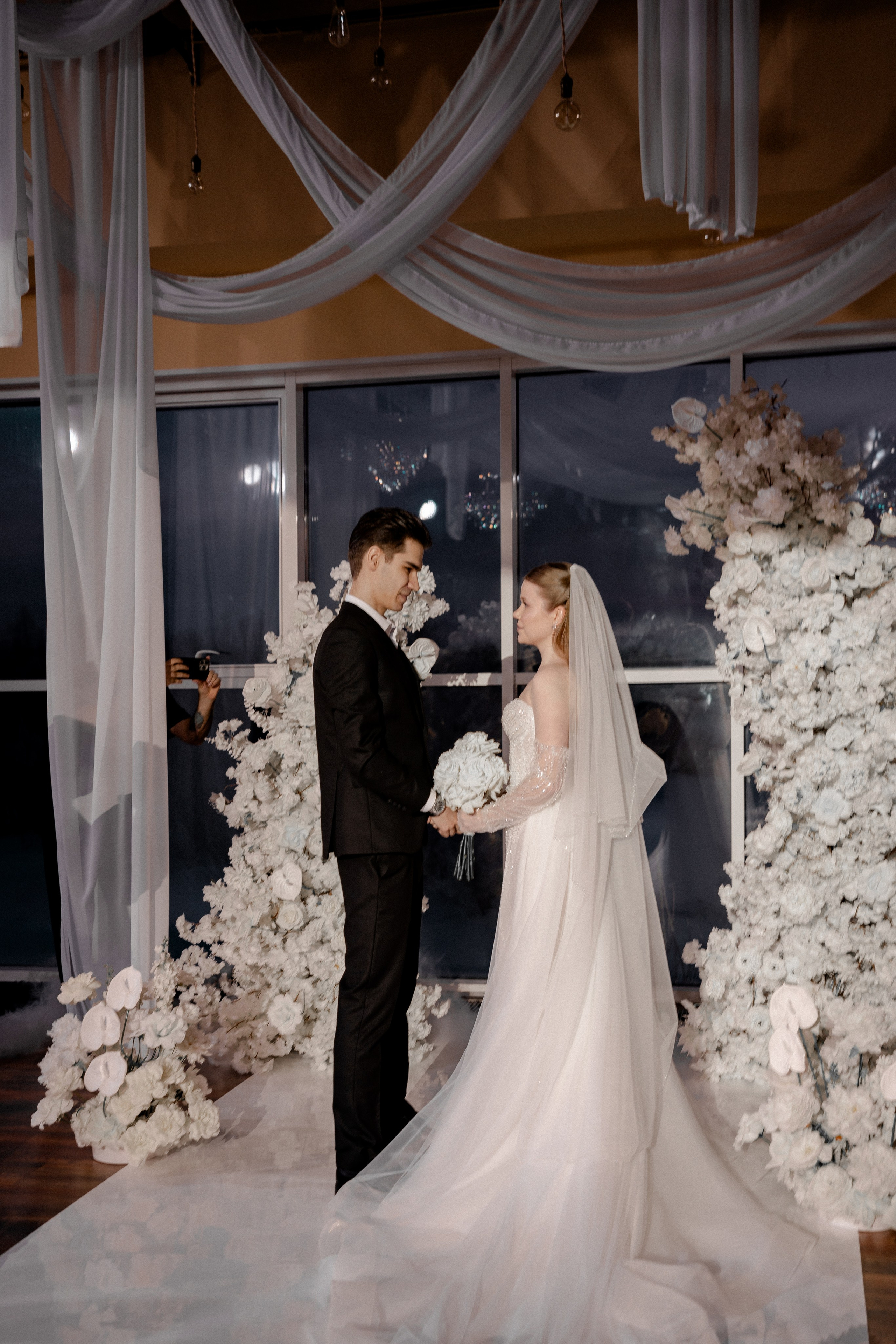 СВАДЕБНАЯ СЬЕМКА СБОРОВ В ОТЕЛЕ И ВЫЕЗД НА ЦЕРЕМОНИЮ (СНЯТО В СИБИРЕ В НИЖНЕВАРТОВСКЕ). Профессиональный фотограф, Санкт-Петербург — Виктория Богомолова