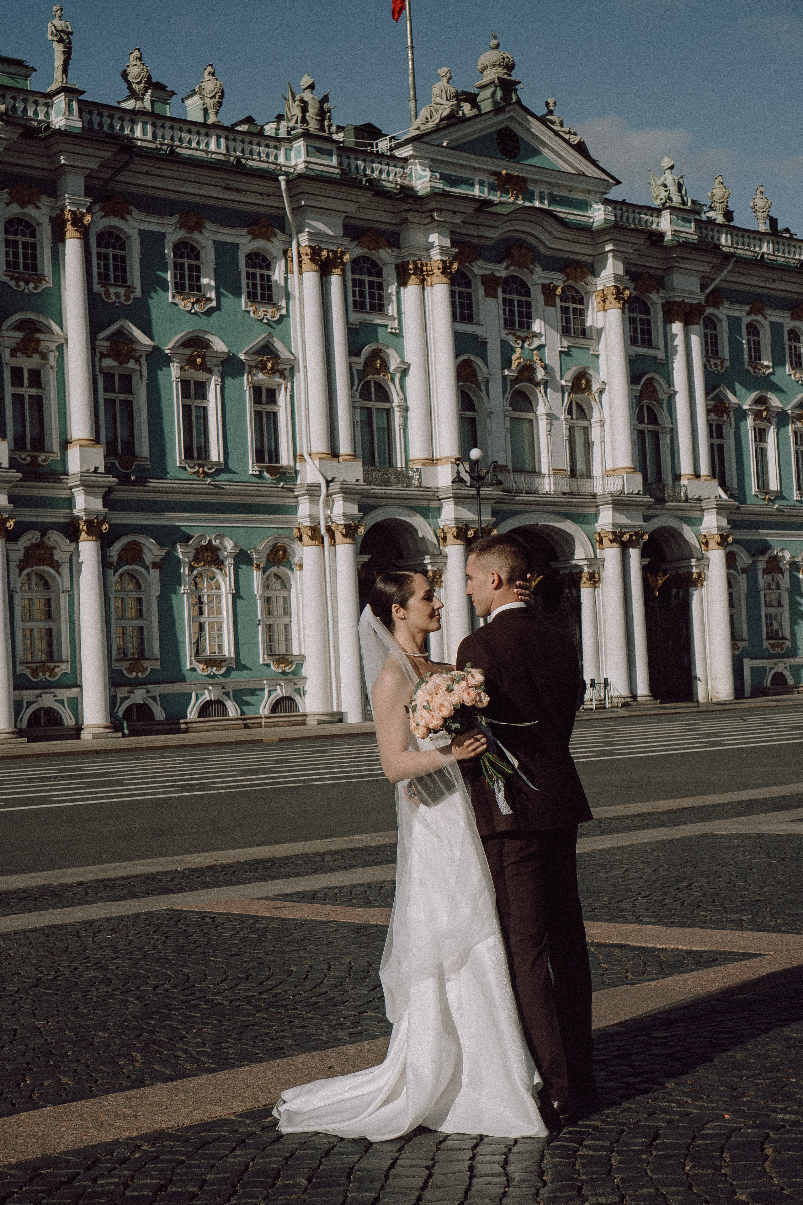 СВАДЕБНАЯ ПРОГУЛКА В САНТК-ПЕТЕРБУРГЕ (ИСАКИЕВСКИЙ СОБОР, ЗИМНЯЯ КАНАВКА, ЭРМИТАЖ И БОЛЬШАЯ МОРСКАЯ УЛИЦА). Профессиональный фотограф, Санкт-Петербург — Виктория Богомолова