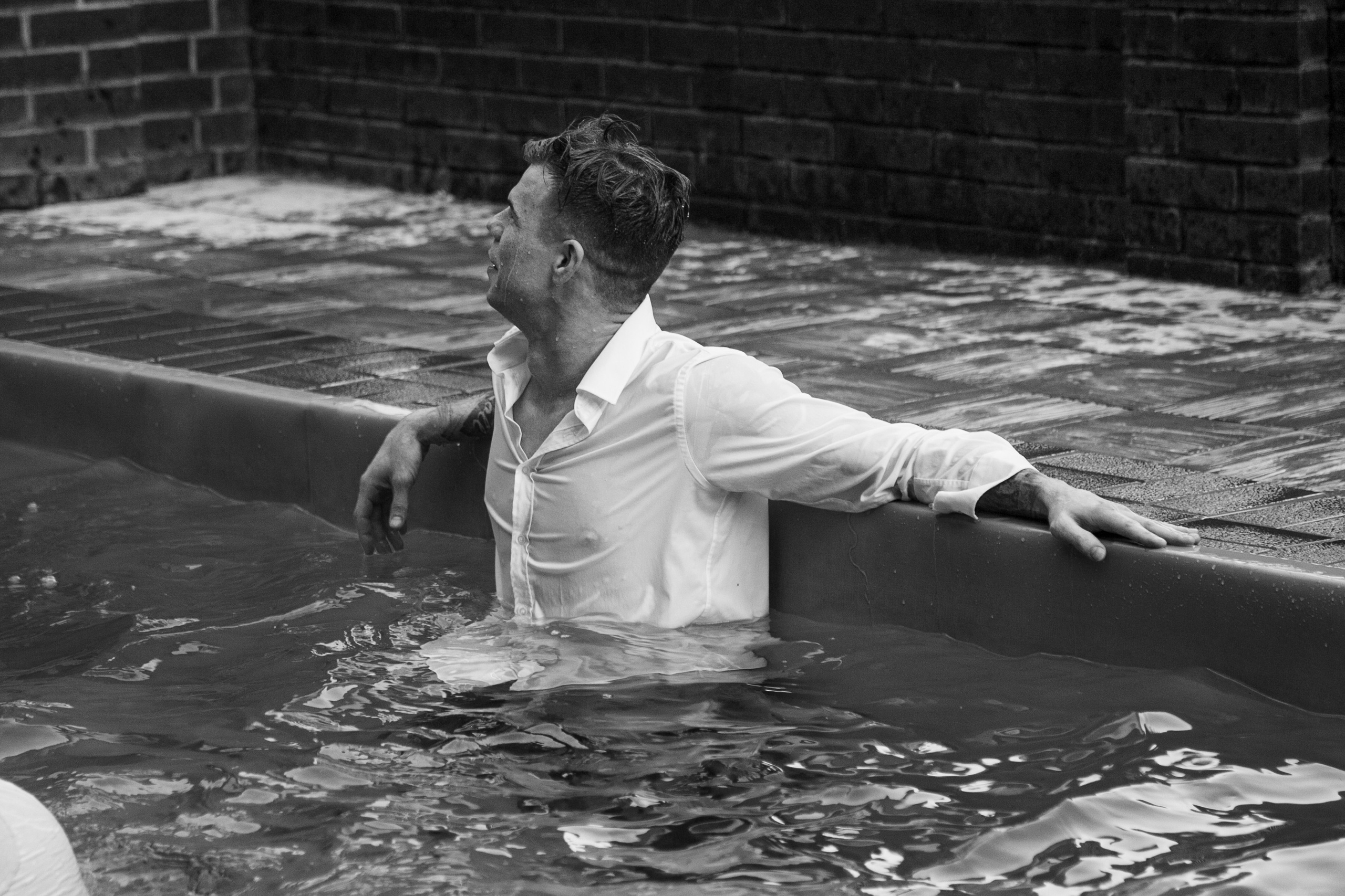 Михаил в бассейне 