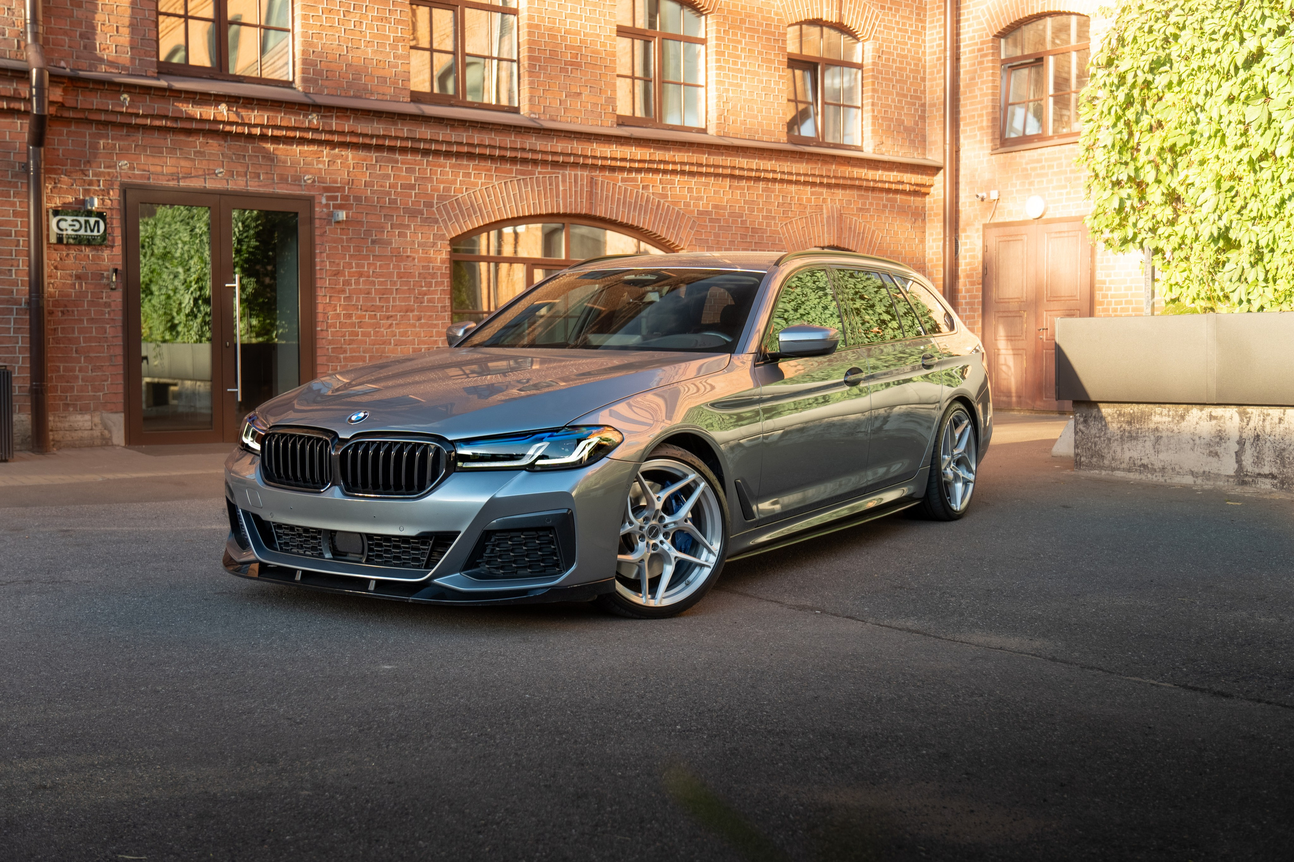 BMW 5 Series Touring. Автомобильный фотограф Алексей Хезеков