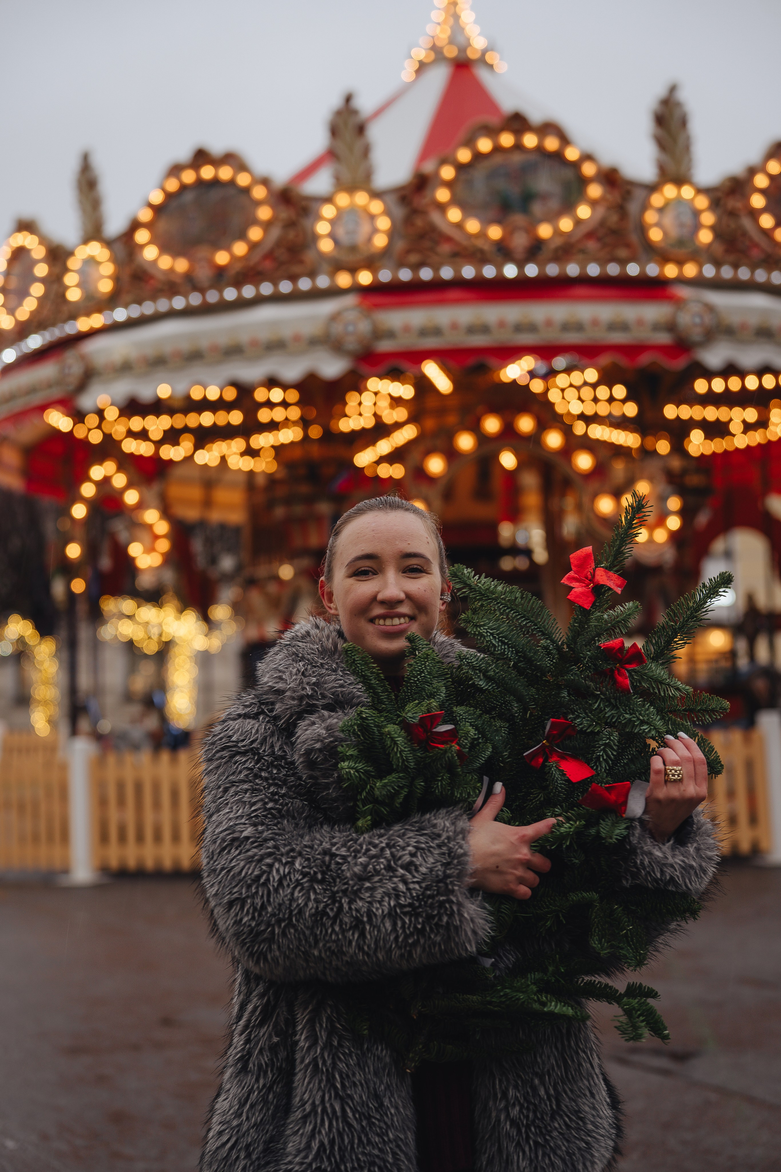 ПРОГУЛКА НА МАНЕЖНОЙ ПЛОЩАДИ ДЛЯ ДЕВУШКИ ПЕРЕД НОВЫМ ГОДОМ (НОВОГОДНЯЯ ФОТОСЕССИИЯ НА МАНЕЖНОЙ ПЛОЩАДИ). Профессиональный фотограф, Санкт-Петербург — Виктория Богомолова