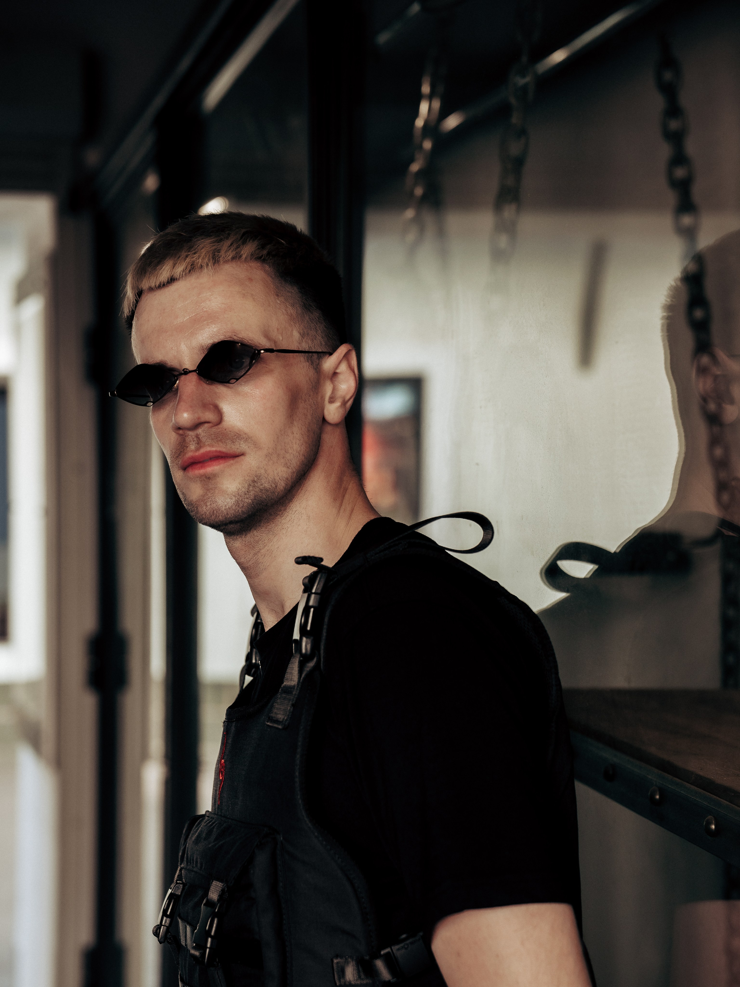 Мужская фотосессия в пространстве G47, на мотоцикле в Невской ратуше и в фотостудии «Art Place». Профессиональный фотограф в Санкт-Петербурге Александр Волосенцев