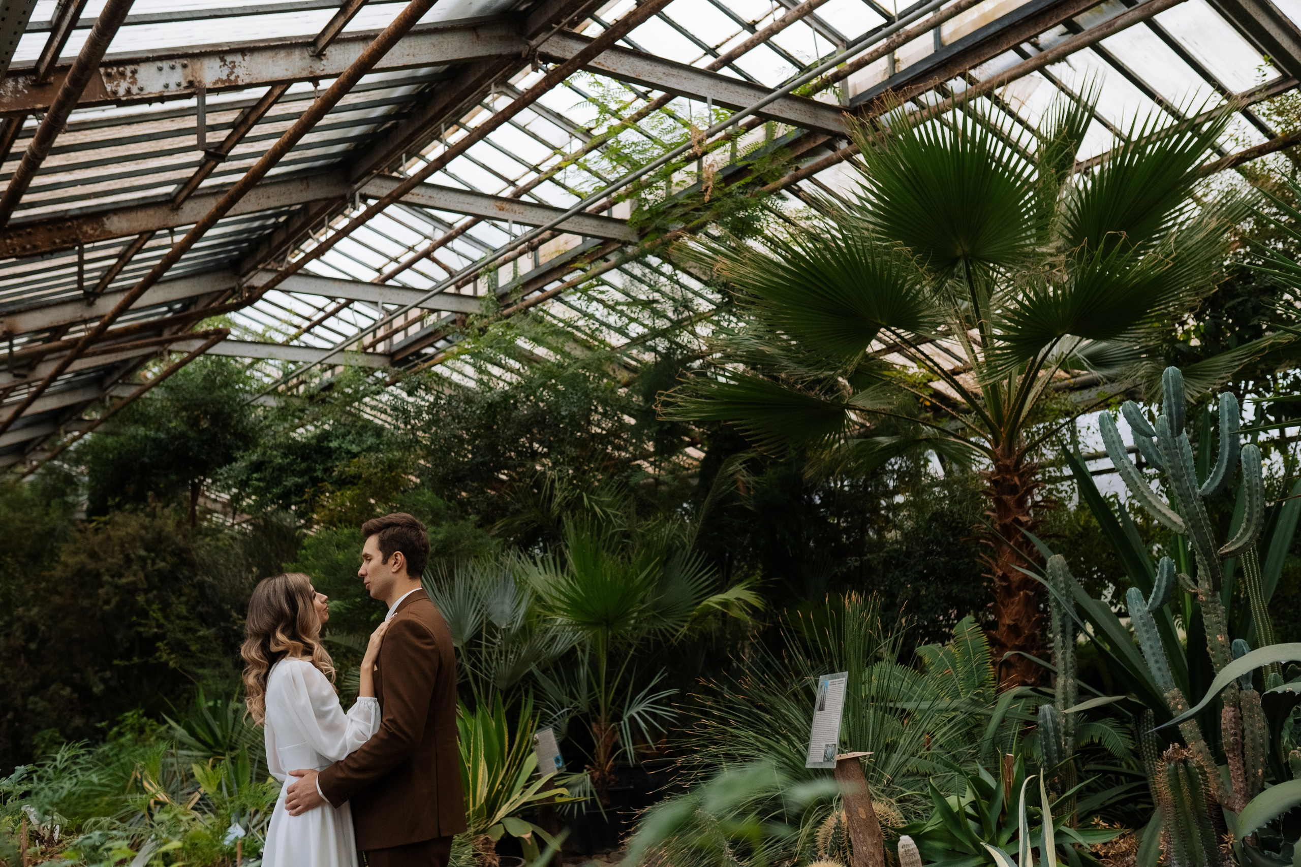 Свадебная фотосессия в оранжерее, Москва. Свадебный фотограф в Москве Анна Полушина