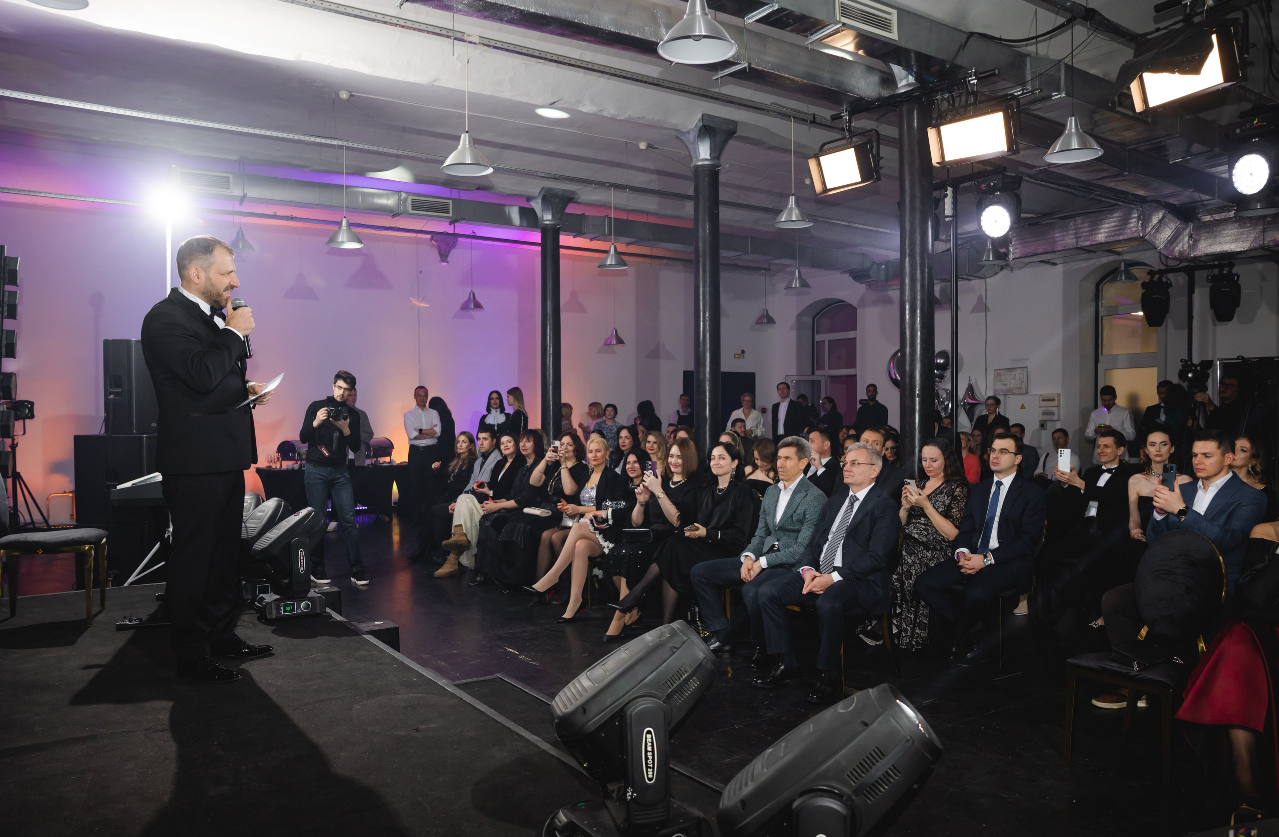 Ивенты и Конференции. Сайт с красивыми фотографиями и людьми