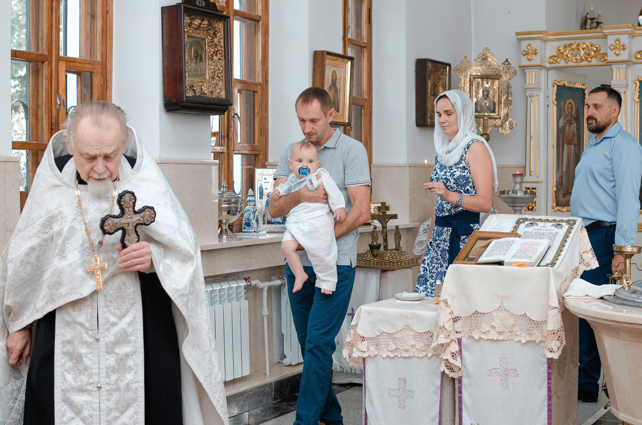 Крещение Марка в хр.Марии Магдалены. Семейный фотограф на выписку из роддома и крещение Минск Настя Гришук