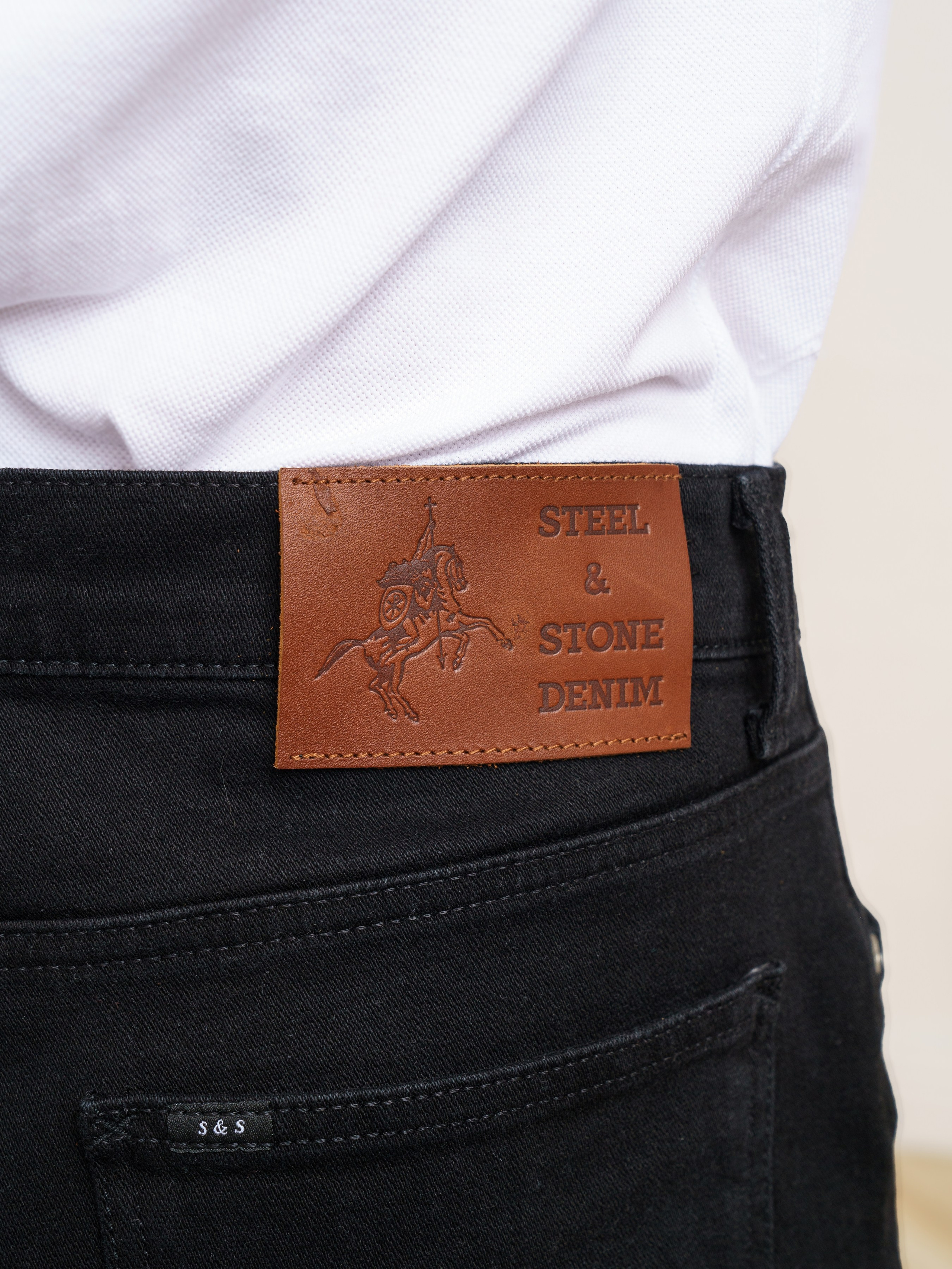 Джинсы, модель Алексей. KED Production — продакшн из СПб. Создаём фото, видео и контент, который помогает брендам и селлерам продавать больше