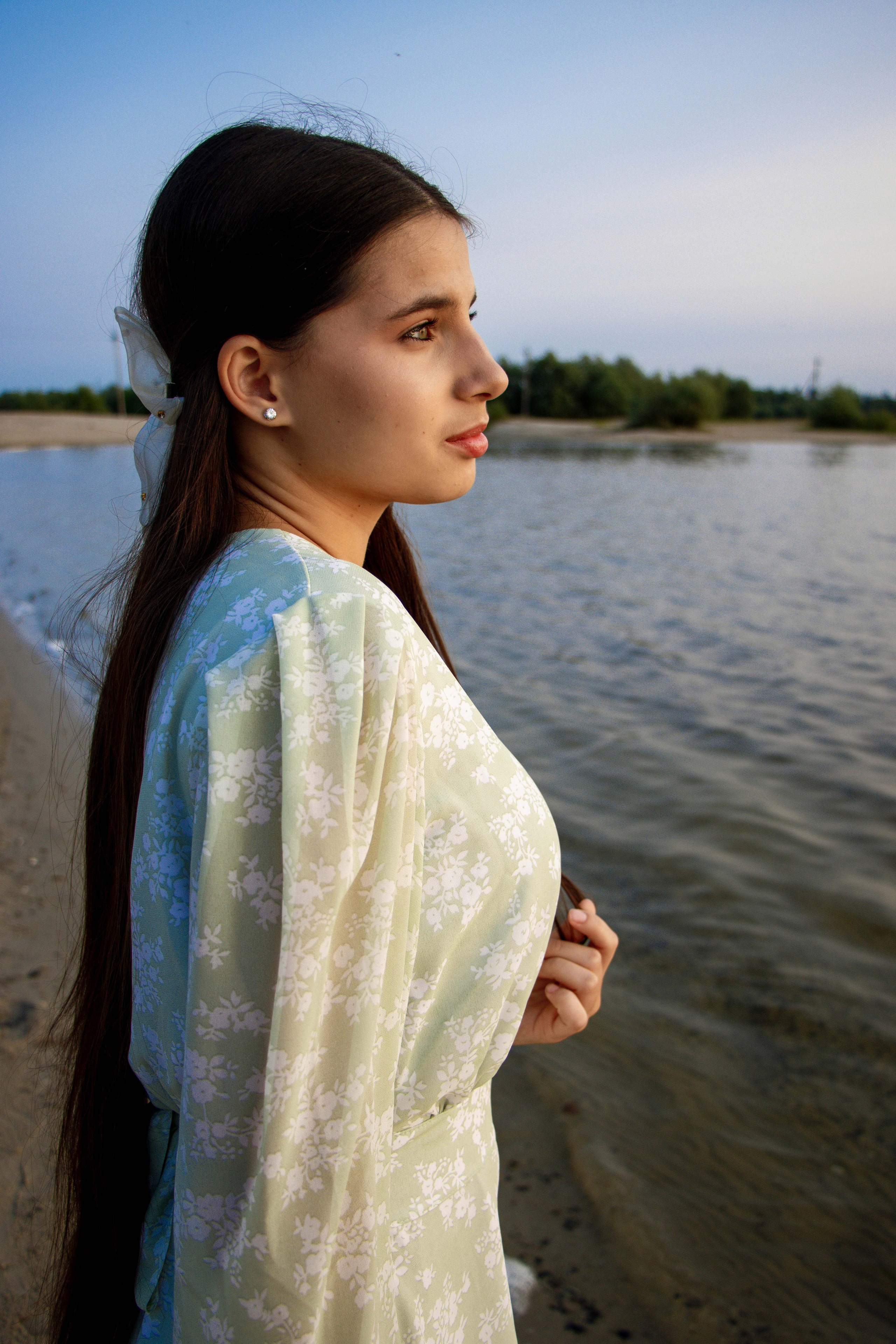 Эмилия у озера. Фотограф Татьяна Матрос