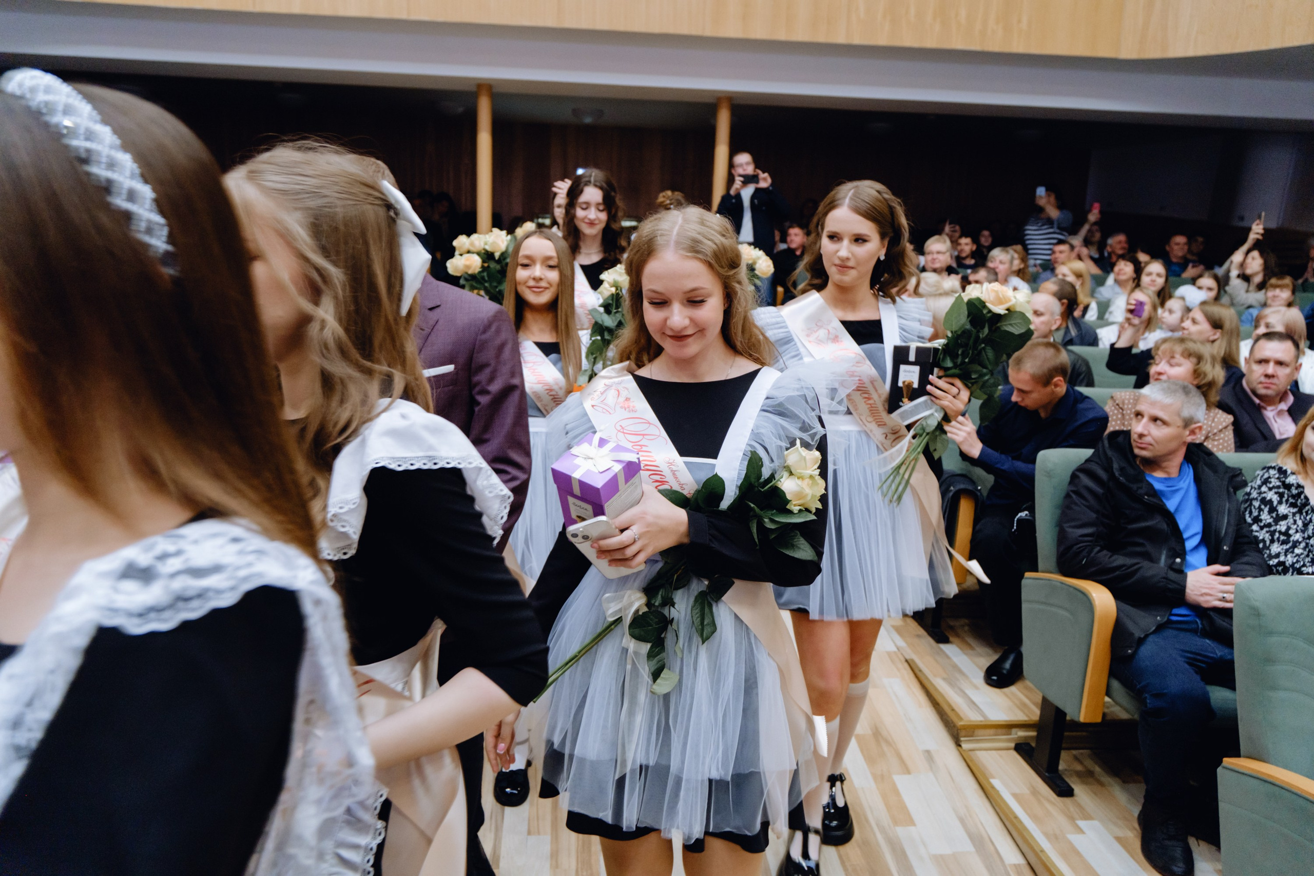 Последний звонок 11 класс. Фотограф Софья Володкина