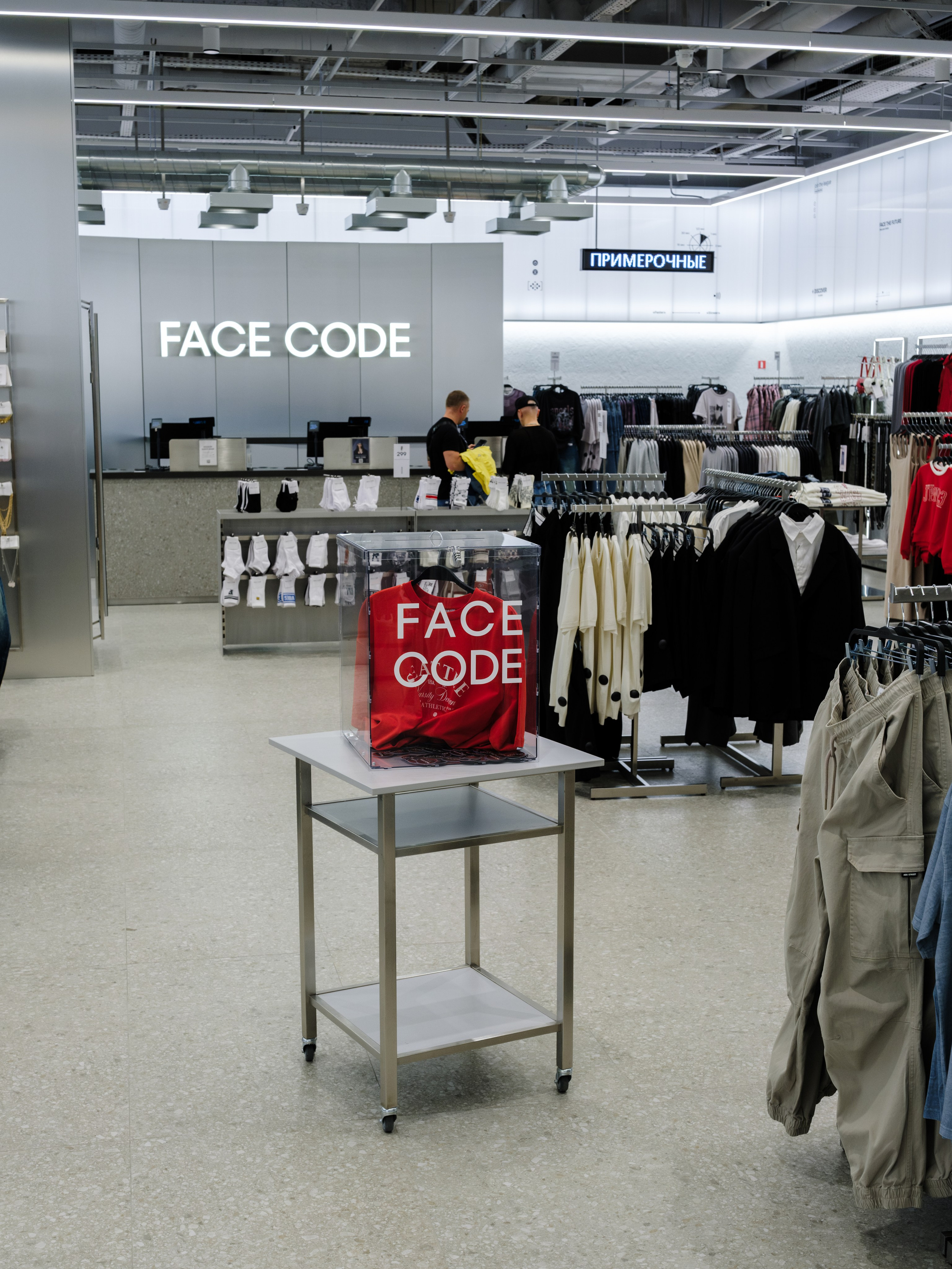 Открытие FACECODE. Репортажный и портретный фотограф в Москве Илья Спиридонов