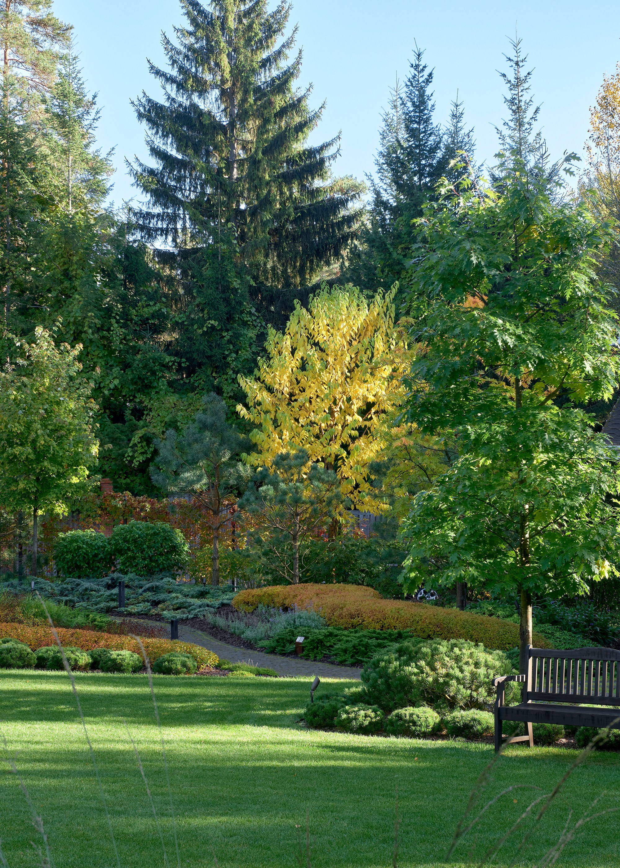 Усадьба Хрустальное: фотосъемка частного сада Валерия Федотова в Репино для L.BURO. Фотограф Наталья Соловьева | interioto