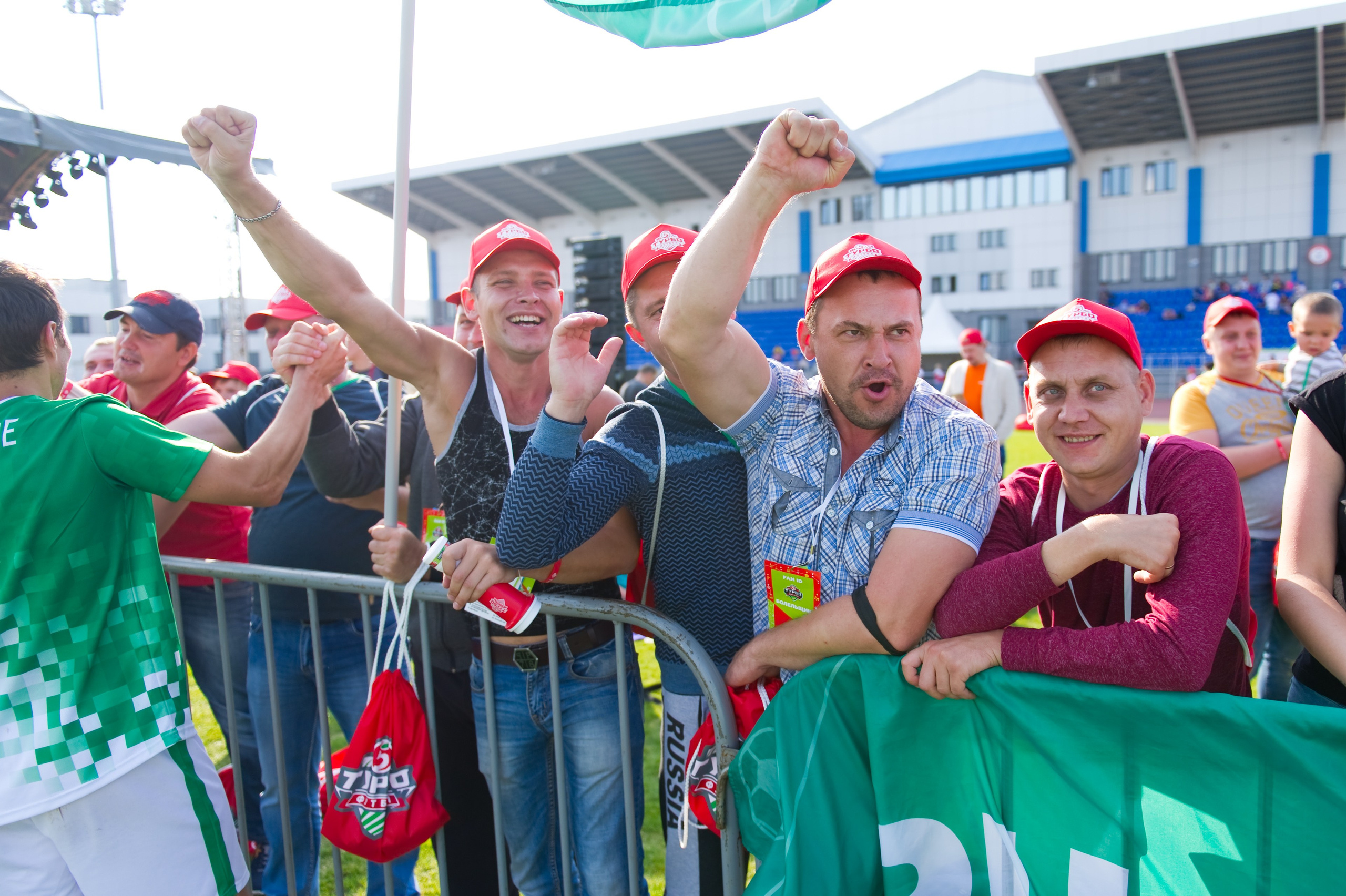 Турбофутбол (корпоративное соревнование «Пятерочки»). Репортажный фотограф и видеограф Слава Думчев. Тимбилдинги, отчетники, корпоративы