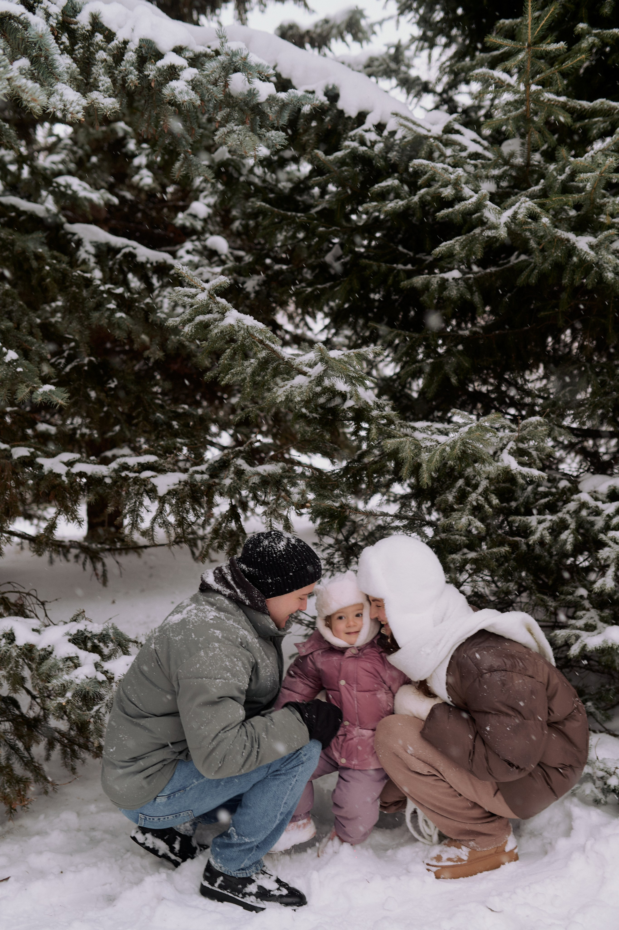 Андрей, Леся и Василиса в снежном парке. Семейный и свадебный lifestyle-фотограф в Москве Мария Петрова