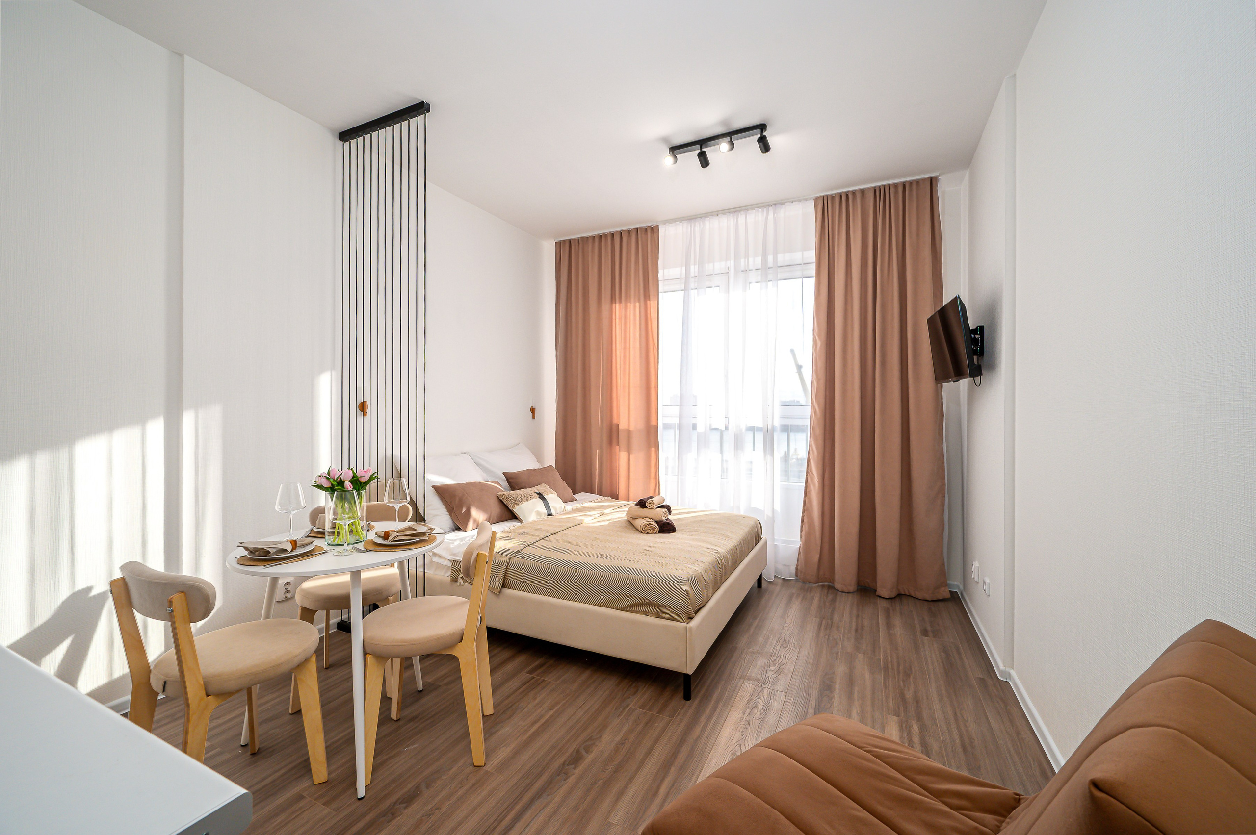 Студия на Октябрьской набережной. Интерьерный фотограф. Фото- видеосъемка недвижимости Санкт-Петербург