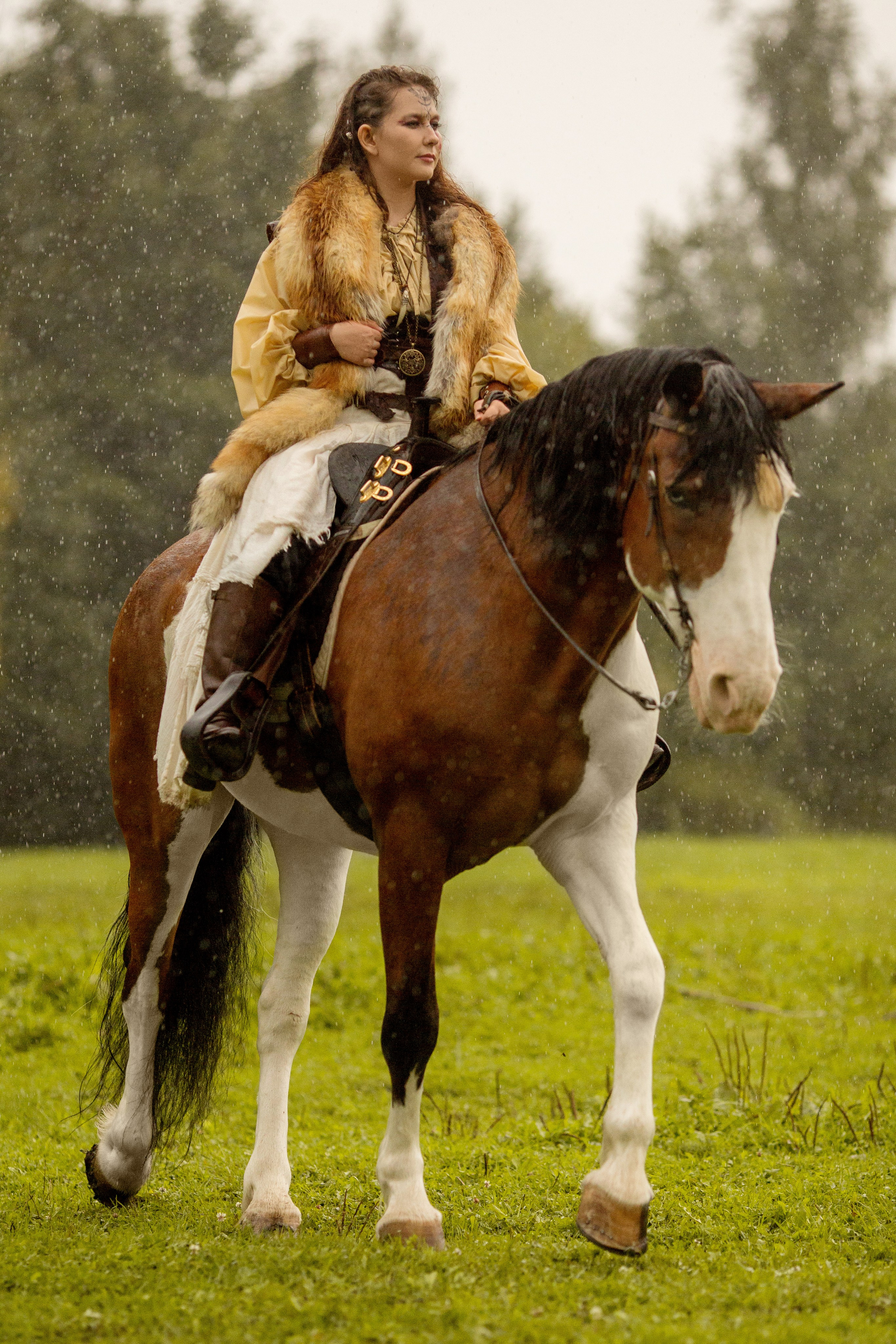 Фотосессия с лошадью в скандинавском стиле