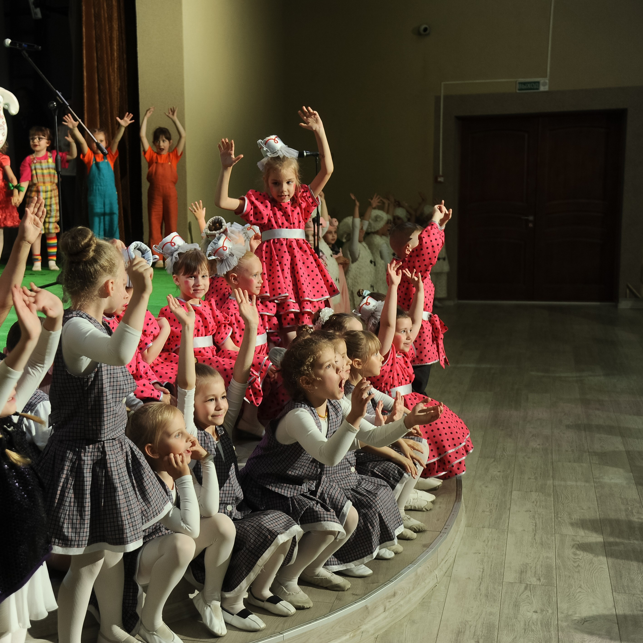 Выпускной 2025, детский центр «Самовар». Фотограф Олег Юршевич Солигорск Минск