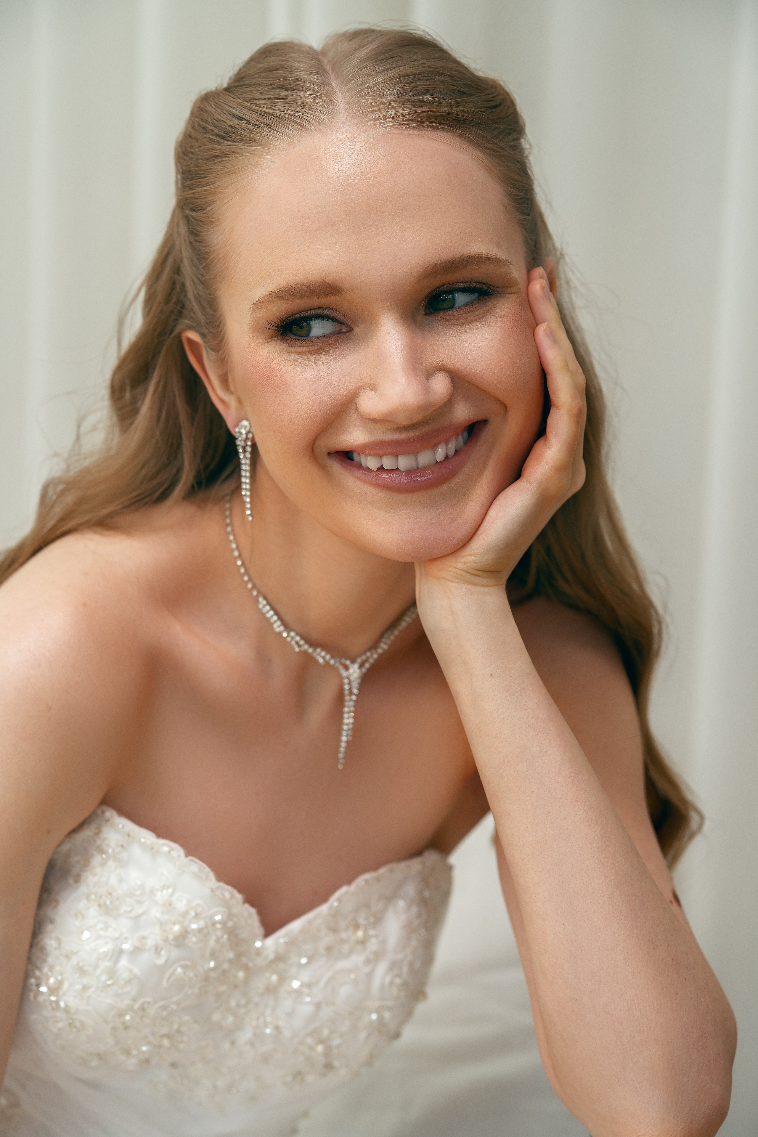 утро невесты москвасвадебный фотограф москвасборы невестыневеста викториянежная свадебная съёмкасвадебный макияжвизажист каримава ксениясвадебный фотограф краснознаменскутро невесты 2026женский портретсвадебная фотосессия москватворческая свадебная съёмкафото невесты домасветлая свадебная серияподготовка к свадьбесвадебные деталимакияж невесты